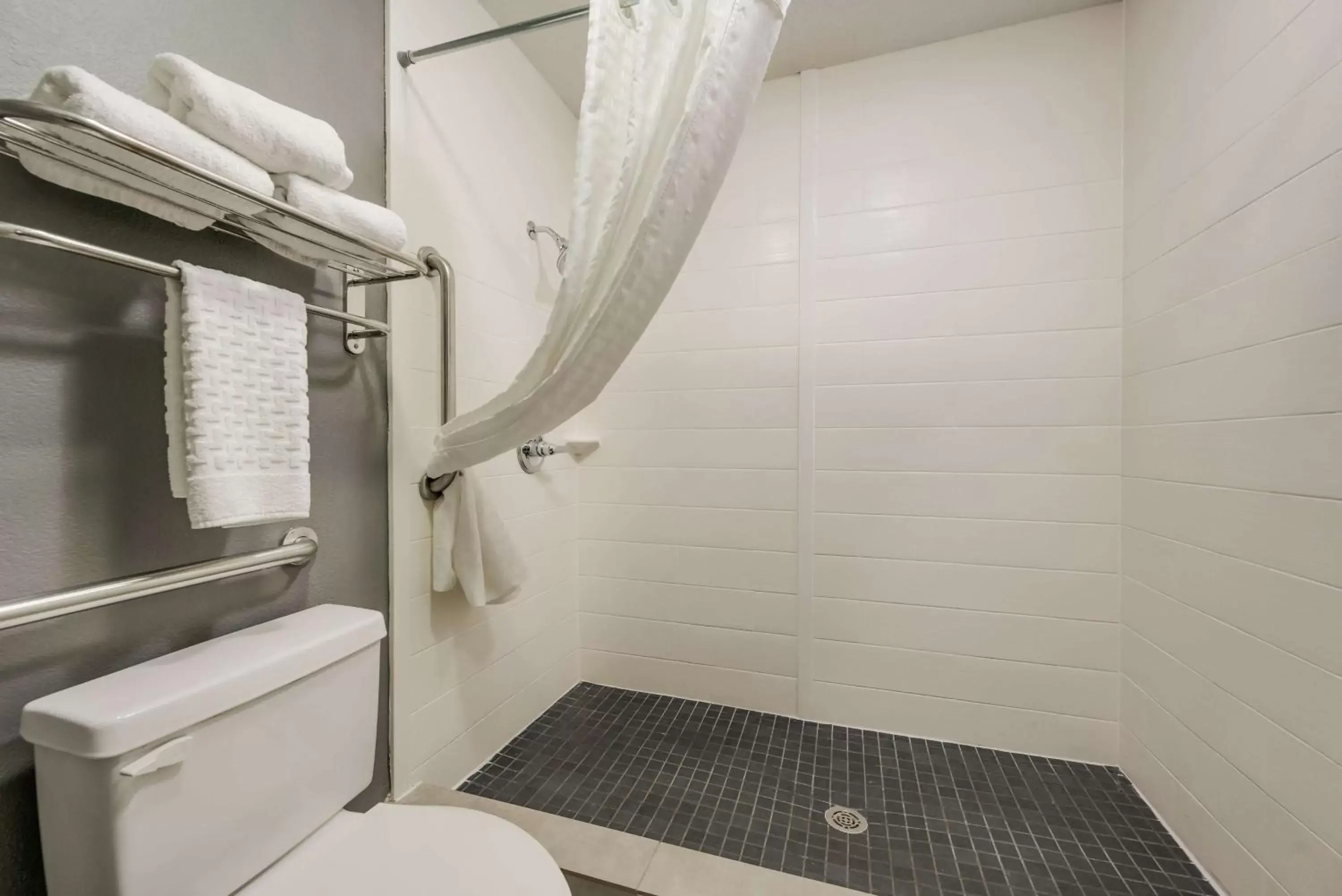 Bathroom in SureStay Hotel by Best Western Deer Park