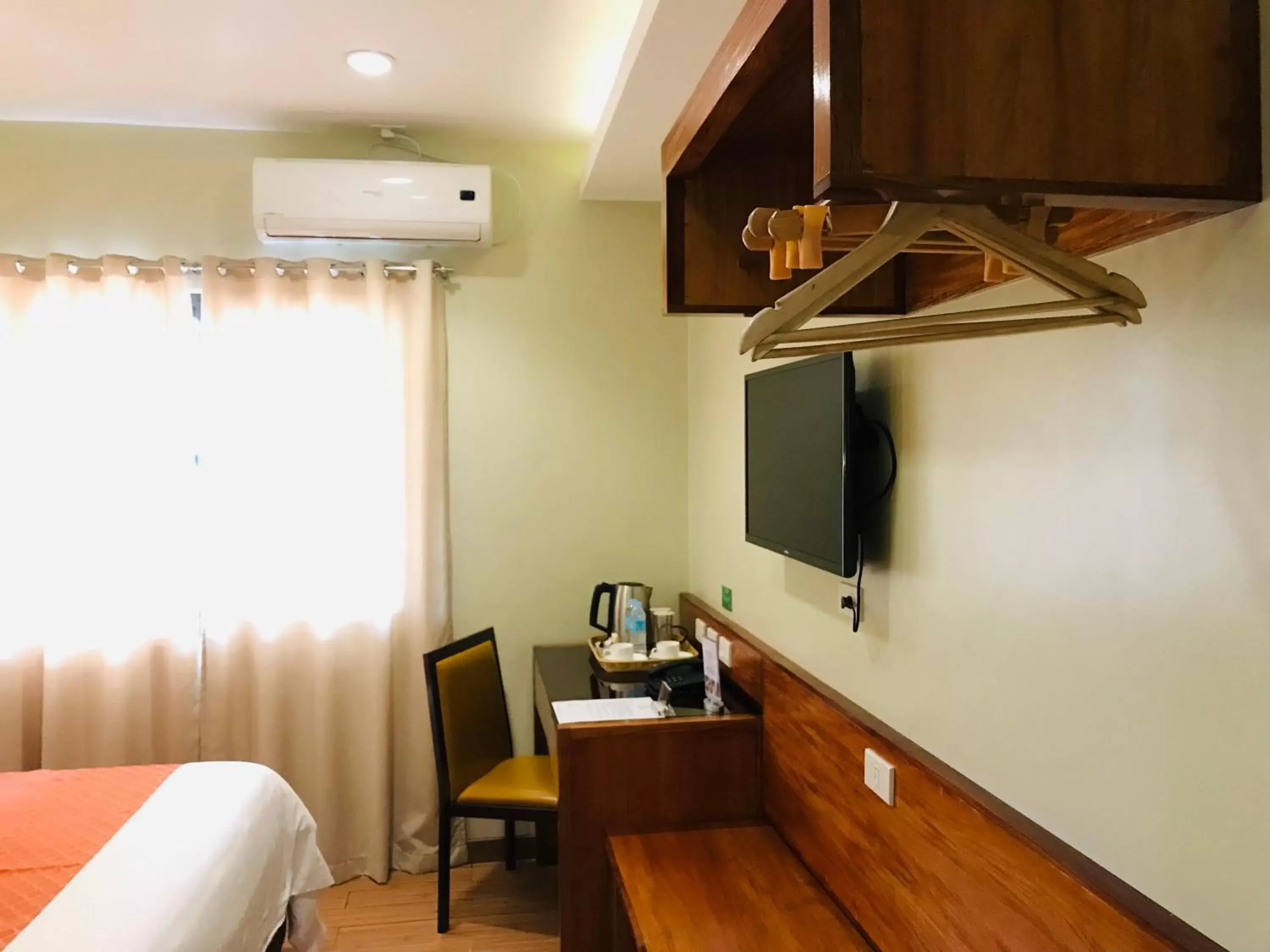 TV and multimedia, TV/Entertainment Center in Coron Soleil Express Hotel