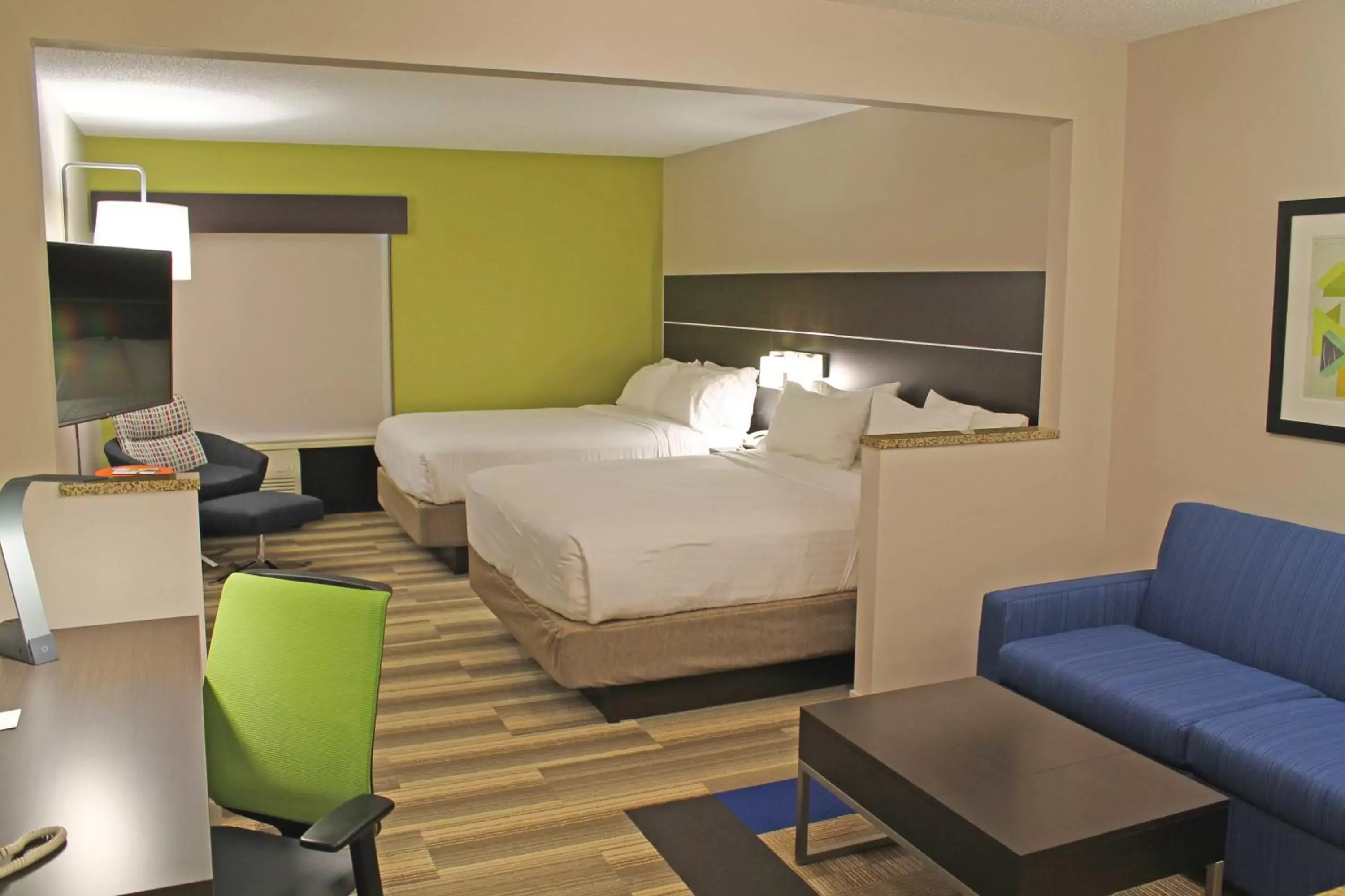Photo of the whole room, Bed in Holiday Inn Express Hotel & Suites Cape Girardeau I-55, an IHG Hotel