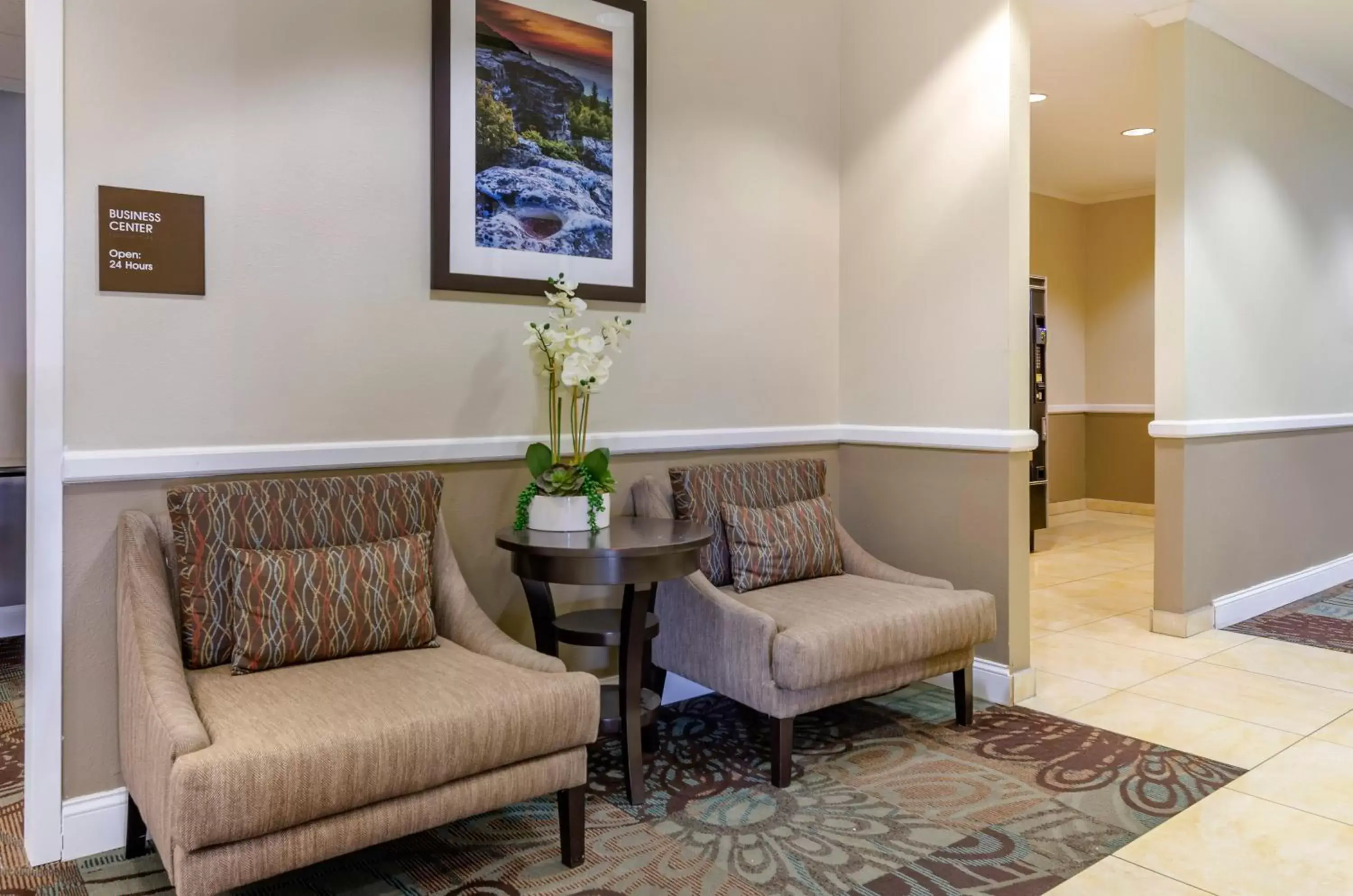 Lobby or reception, Seating Area in Best Western Charleston