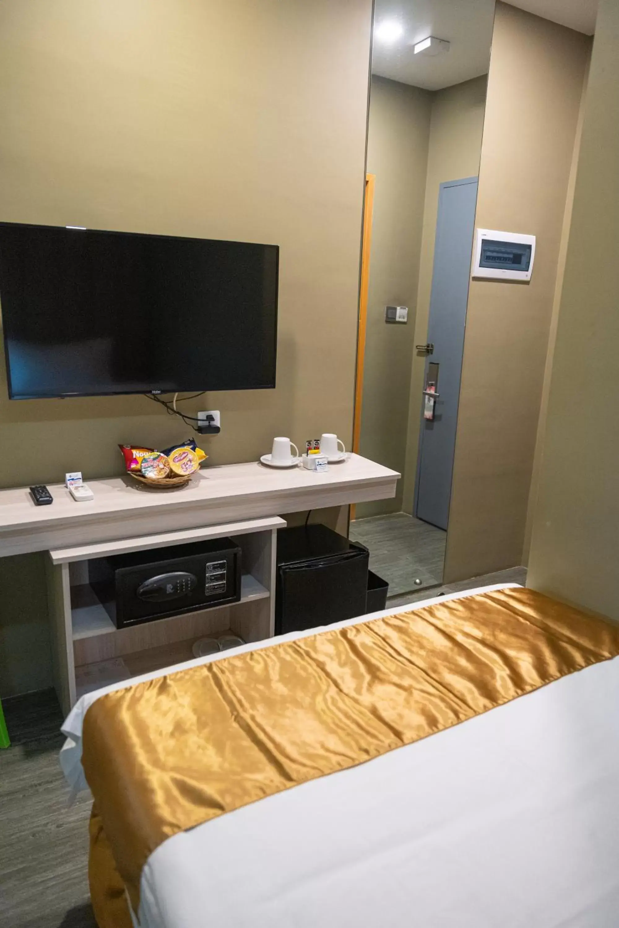 Bedroom, Bed in Felicity Island Hotel Bedroom, Bed in Felicity Island Hotel