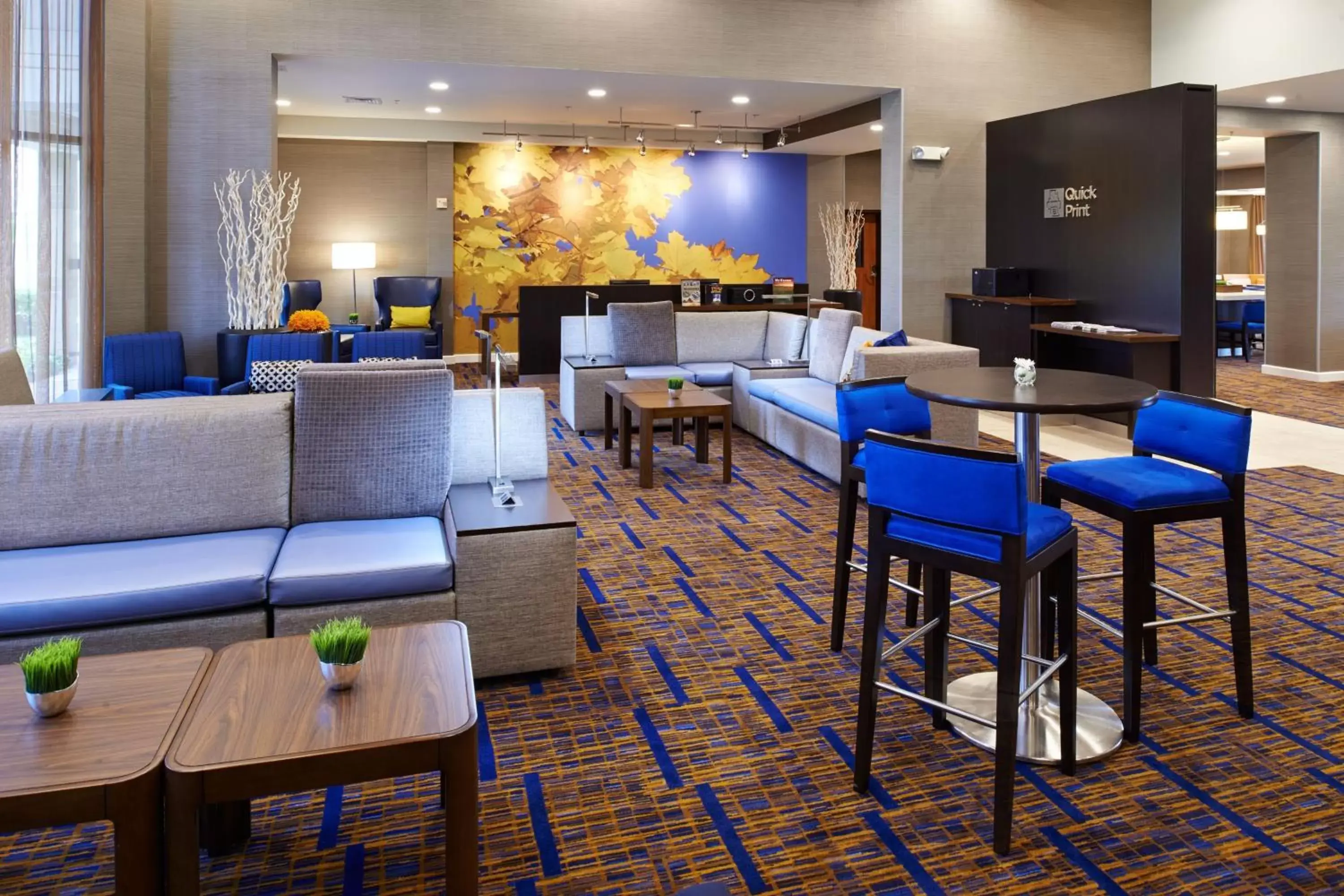 Lobby or reception, Restaurant/Places to Eat in Courtyard Kansas City Overland Park / Convention Center