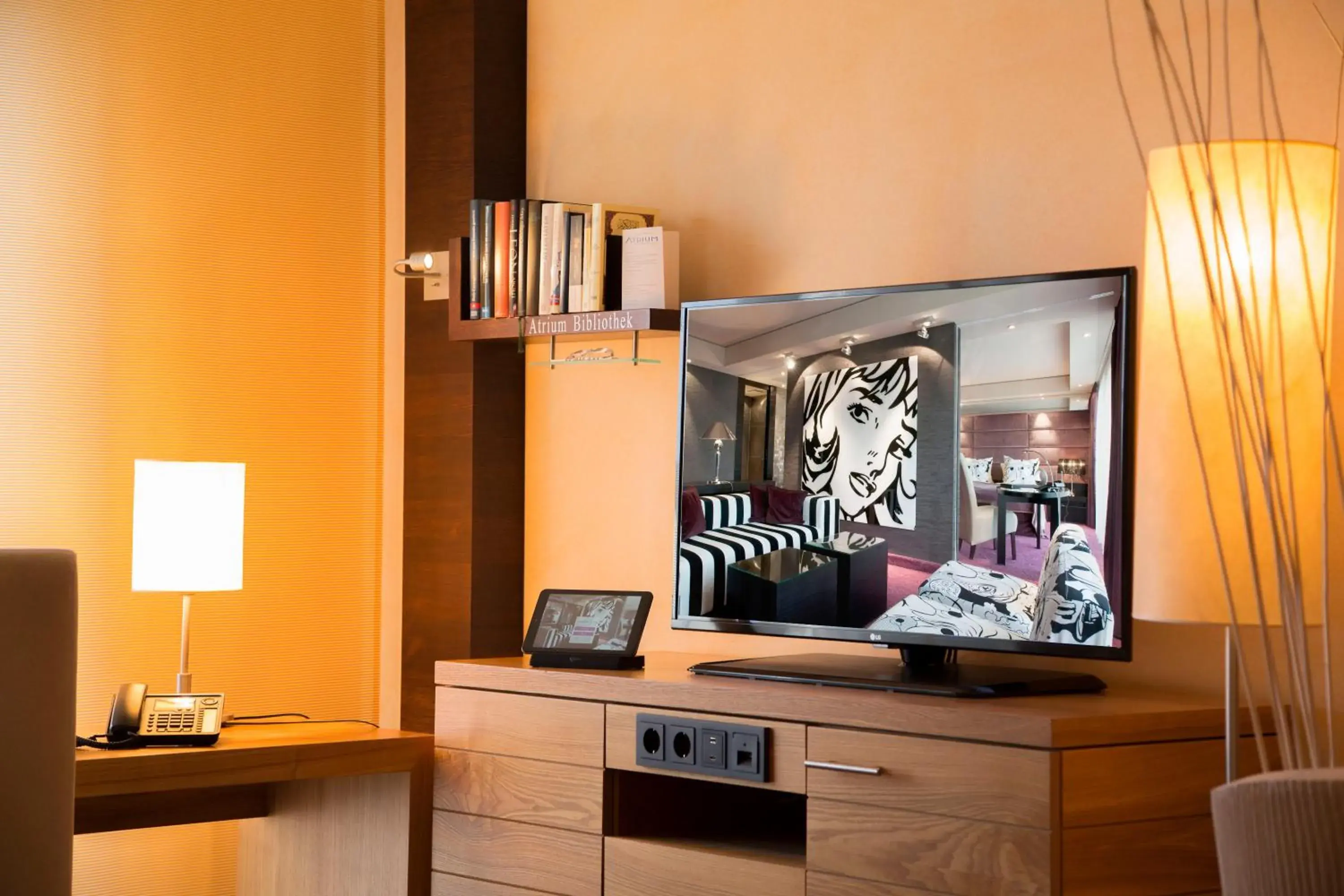 Photo of the whole room, TV/Entertainment Center in Atrium Hotel Mainz