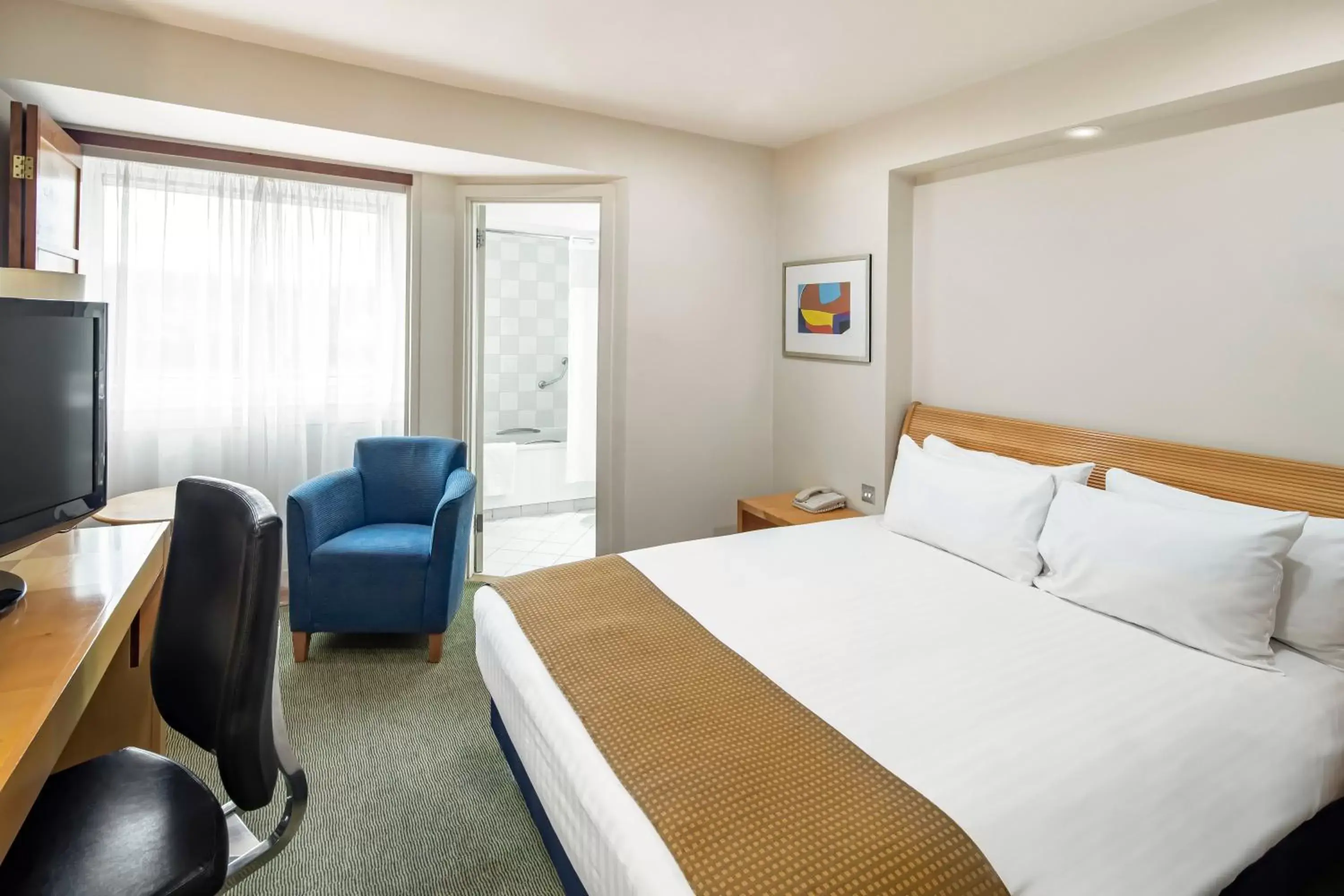 Bedroom, Bed in Holiday Inn Basingstoke by IHG Bedroom, Bed in Holiday Inn Basingstoke by IHG