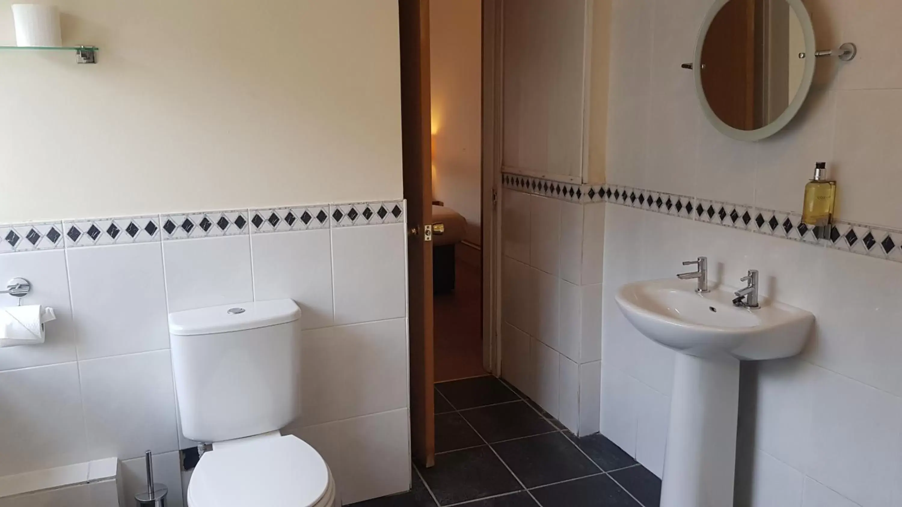 Toilet, Bathroom in Aberdeen House Hotel