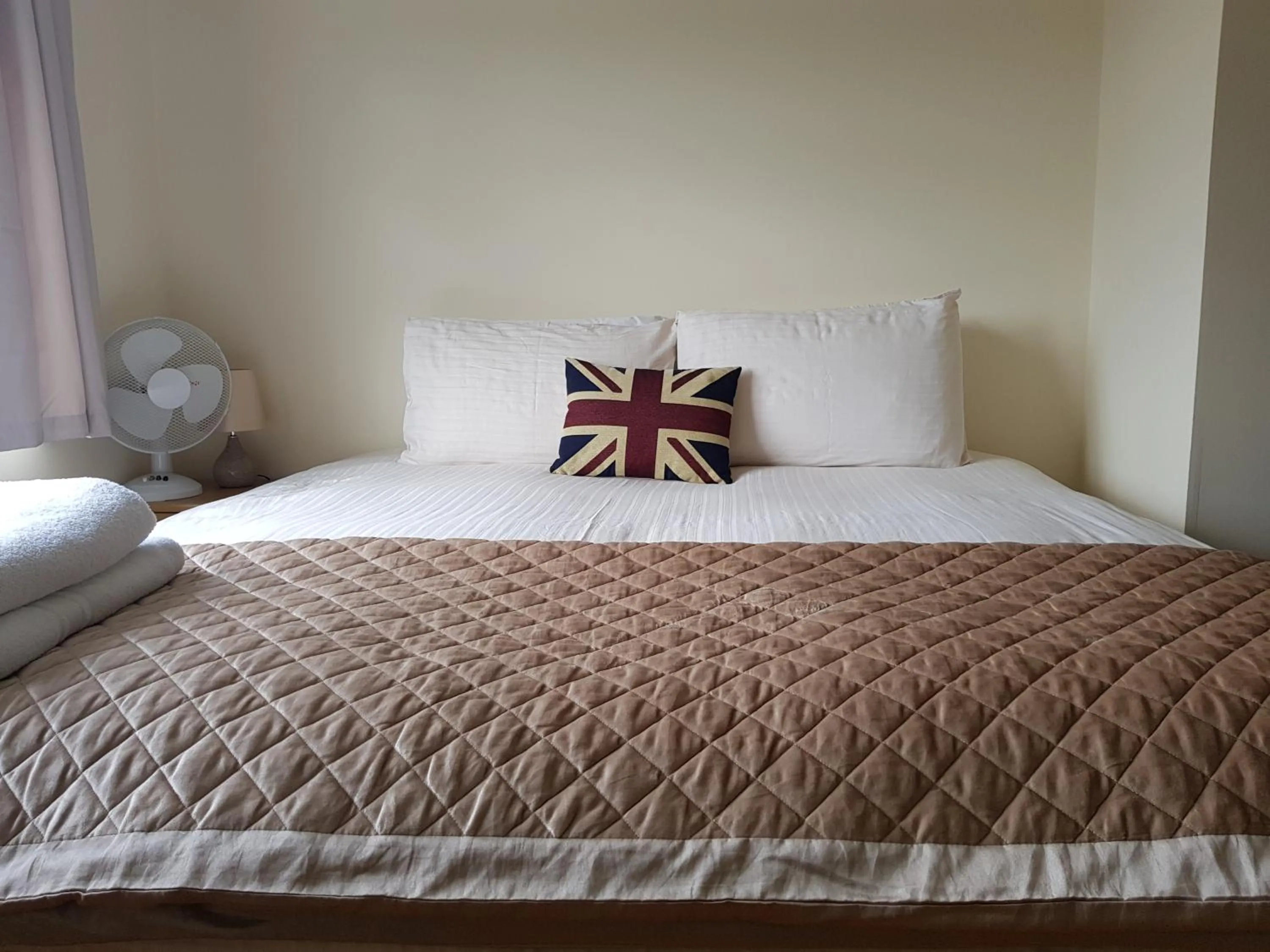Bedroom, Bed in Kathleen House