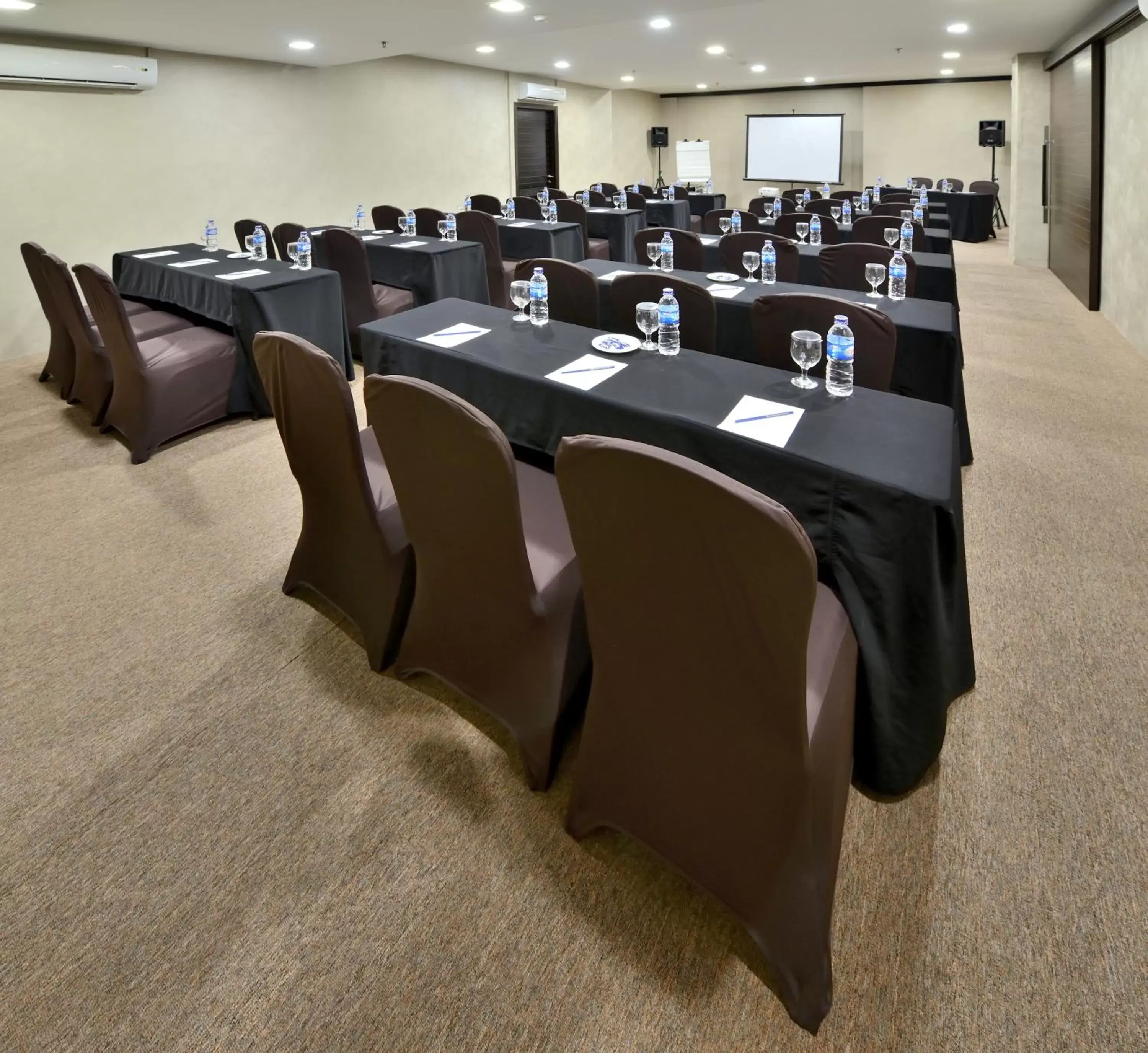 Meeting/conference room in Serela Merdeka by KAGUM Hotels