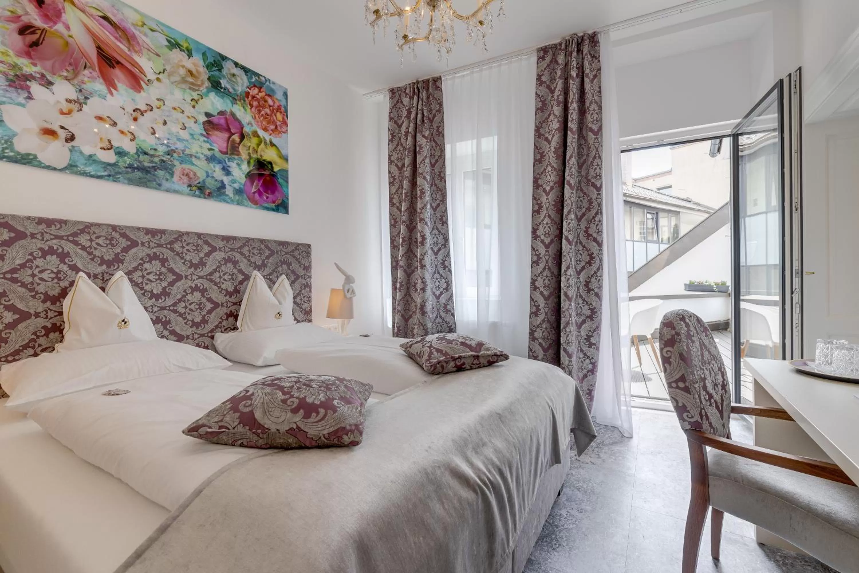 Photo of the whole room, Bed in Boutique Hotel Goldenes Lamm Villach