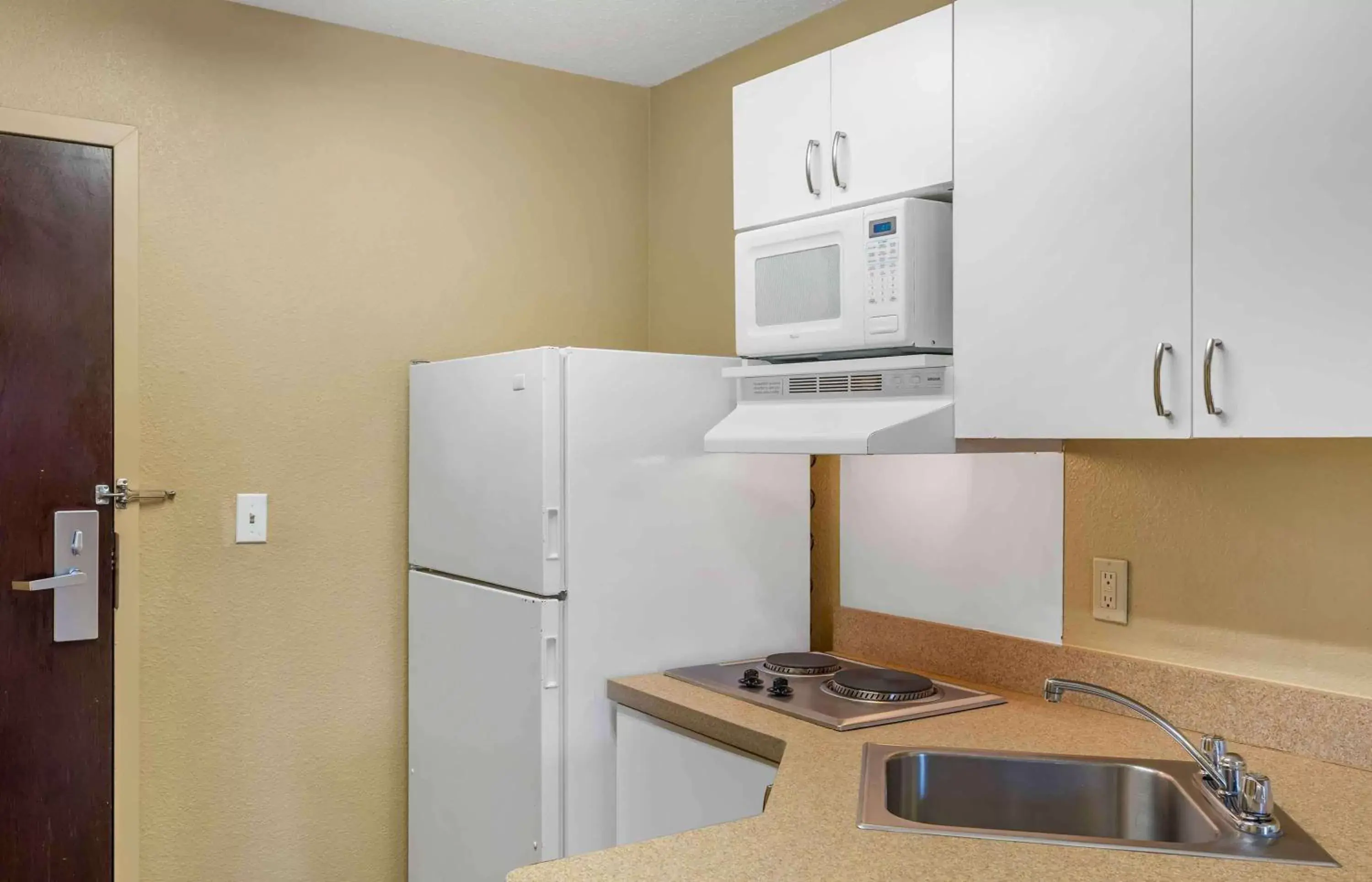 Bedroom, Kitchen/Kitchenette in Extended Stay America Suites - Providence - Warwick