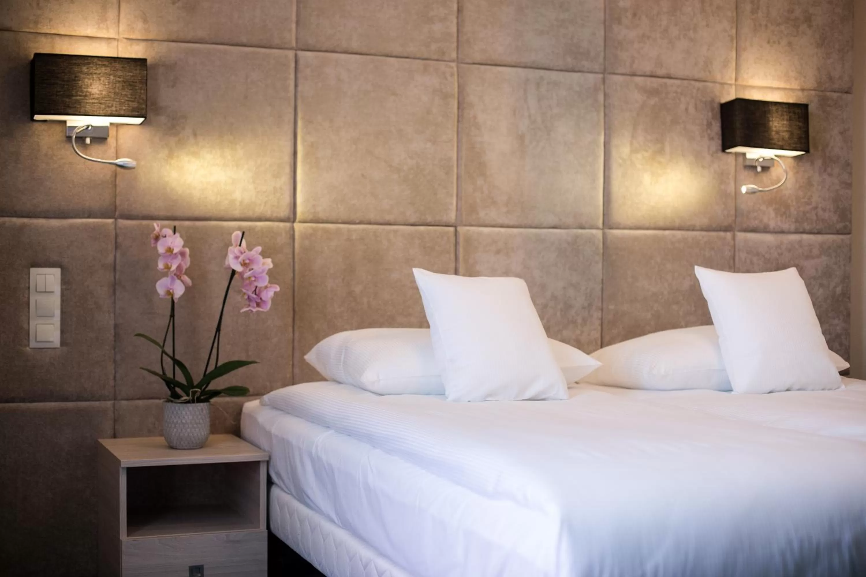 Bedroom, Bed in Citi Hotel's Wrocław