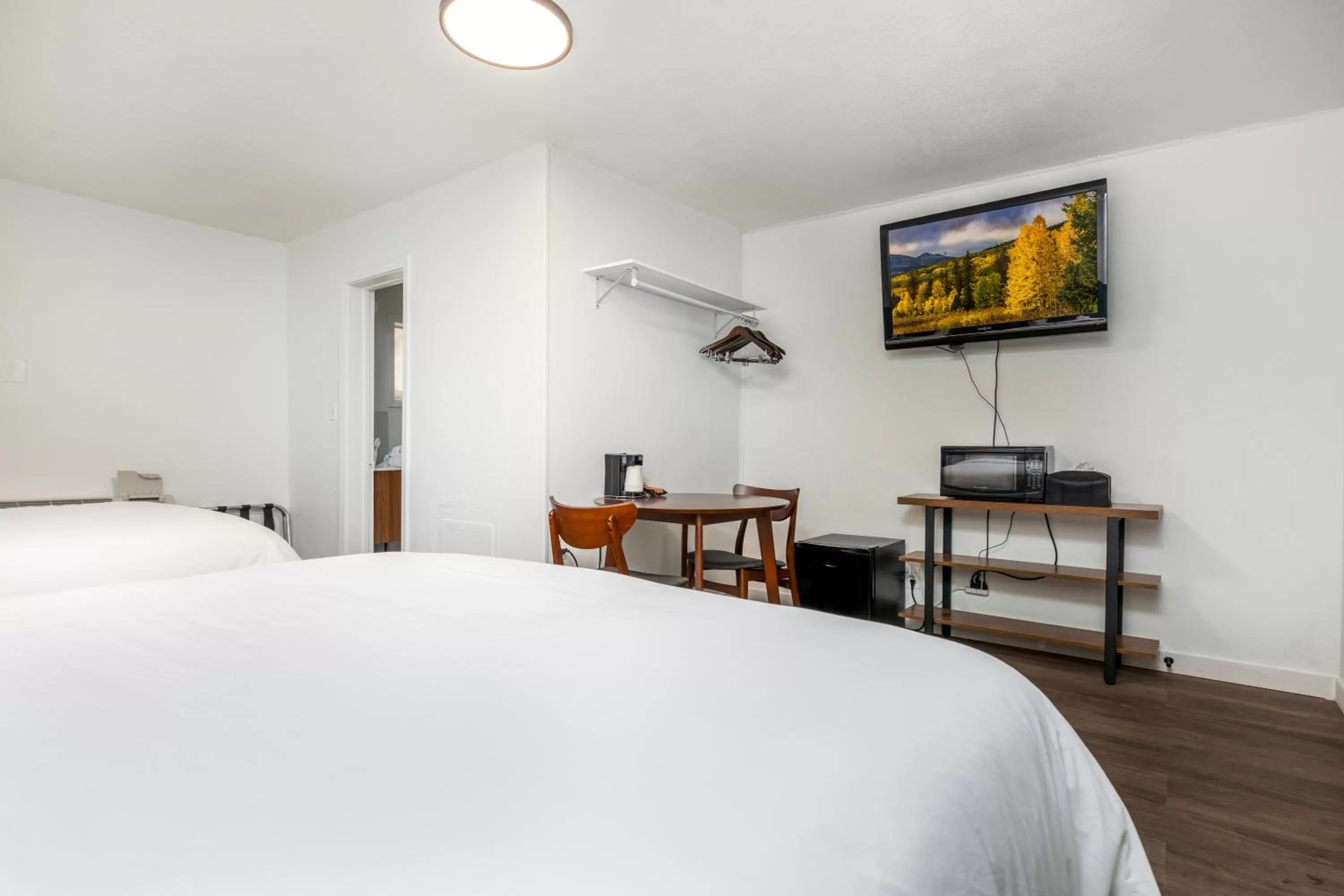 Seating area, Bed in Minecart Motor Lodge