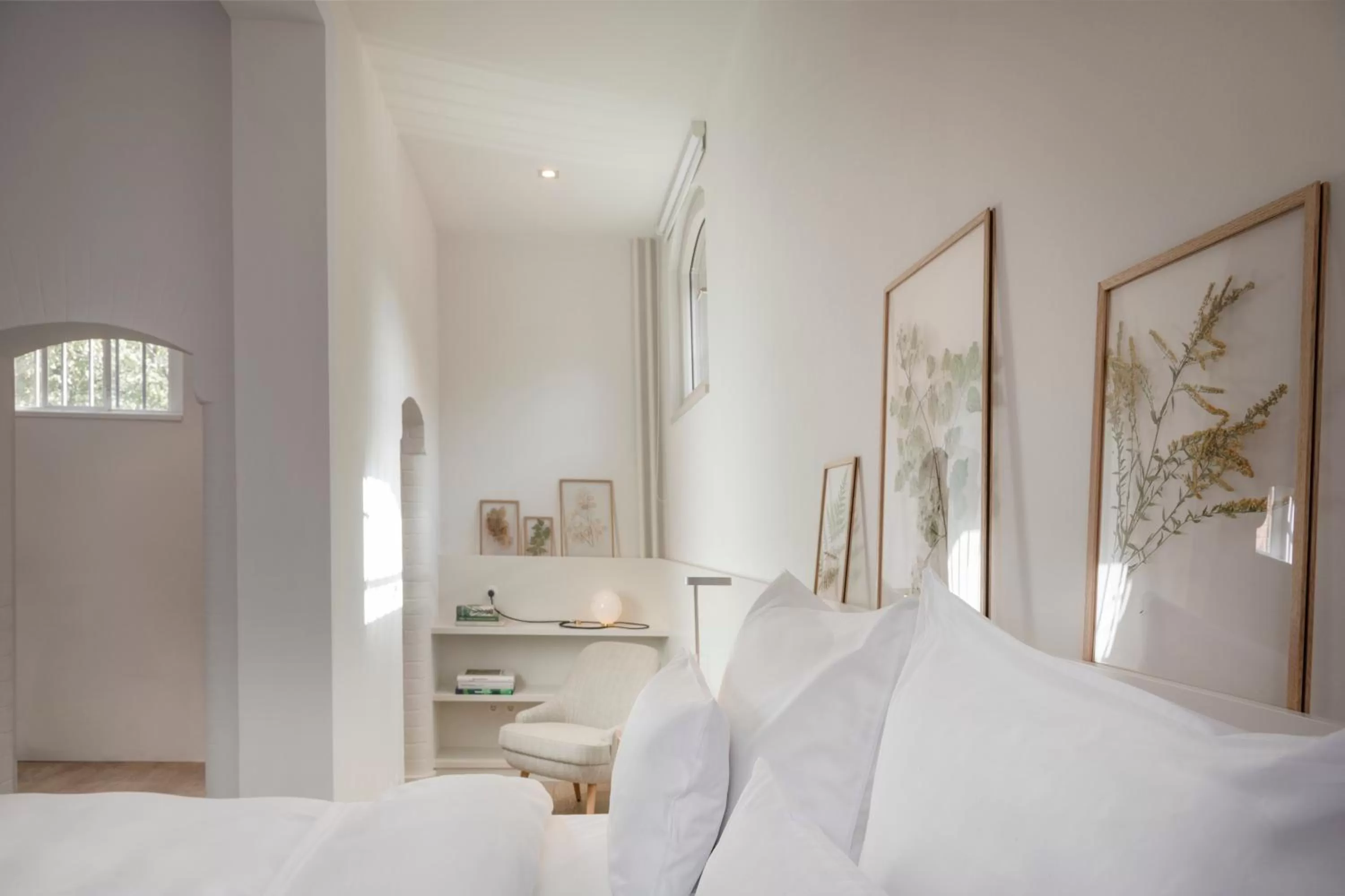 Seating area, Bed in Wilmina Hotel