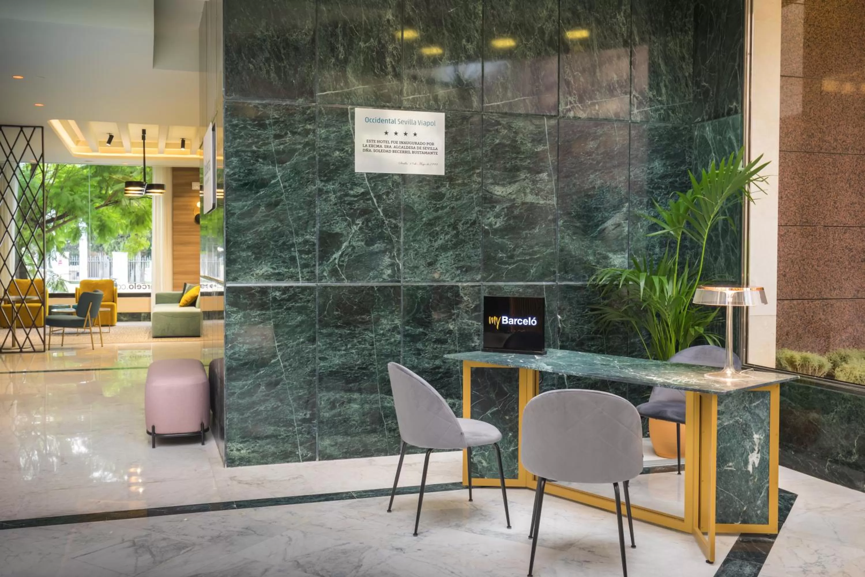 Lobby or reception in Occidental Sevilla Viapol