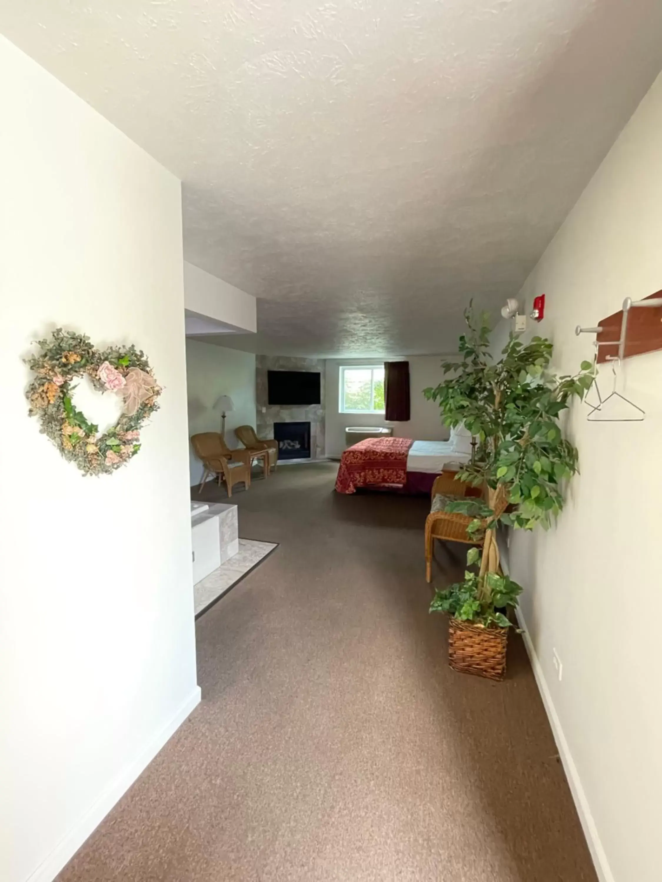 Photo of the whole room, Bed in VIBE INN - WHIRLPOOLS SUITES - Lyons Photo of the whole room, Bed in VIBE INN - WHIRLPOOLS SUITES - Lyons