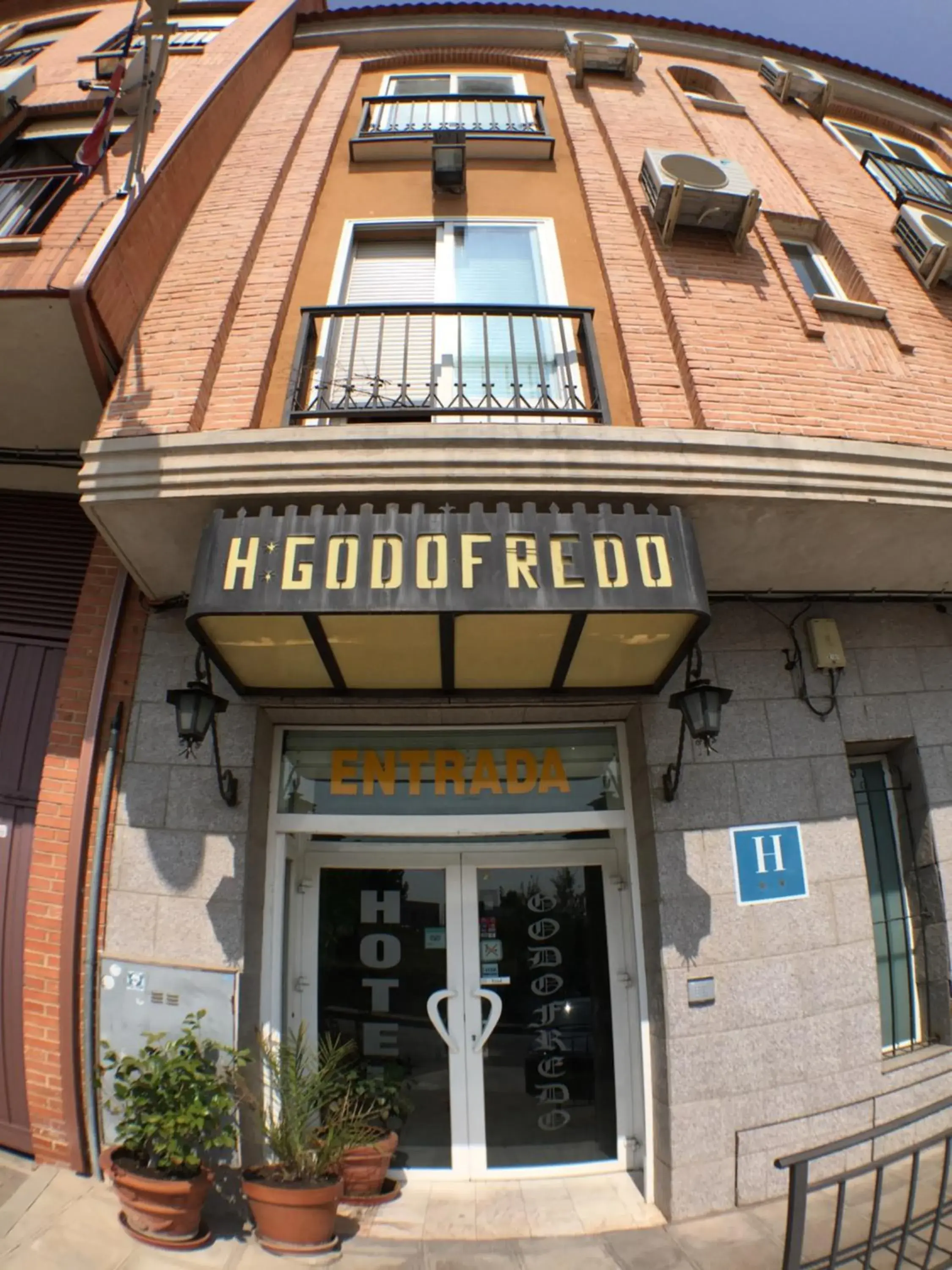 Facade/entrance in Hotel Godofredo