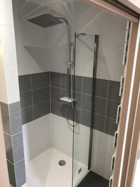 Shower in Kyriad Limoges Sud - Feytiat