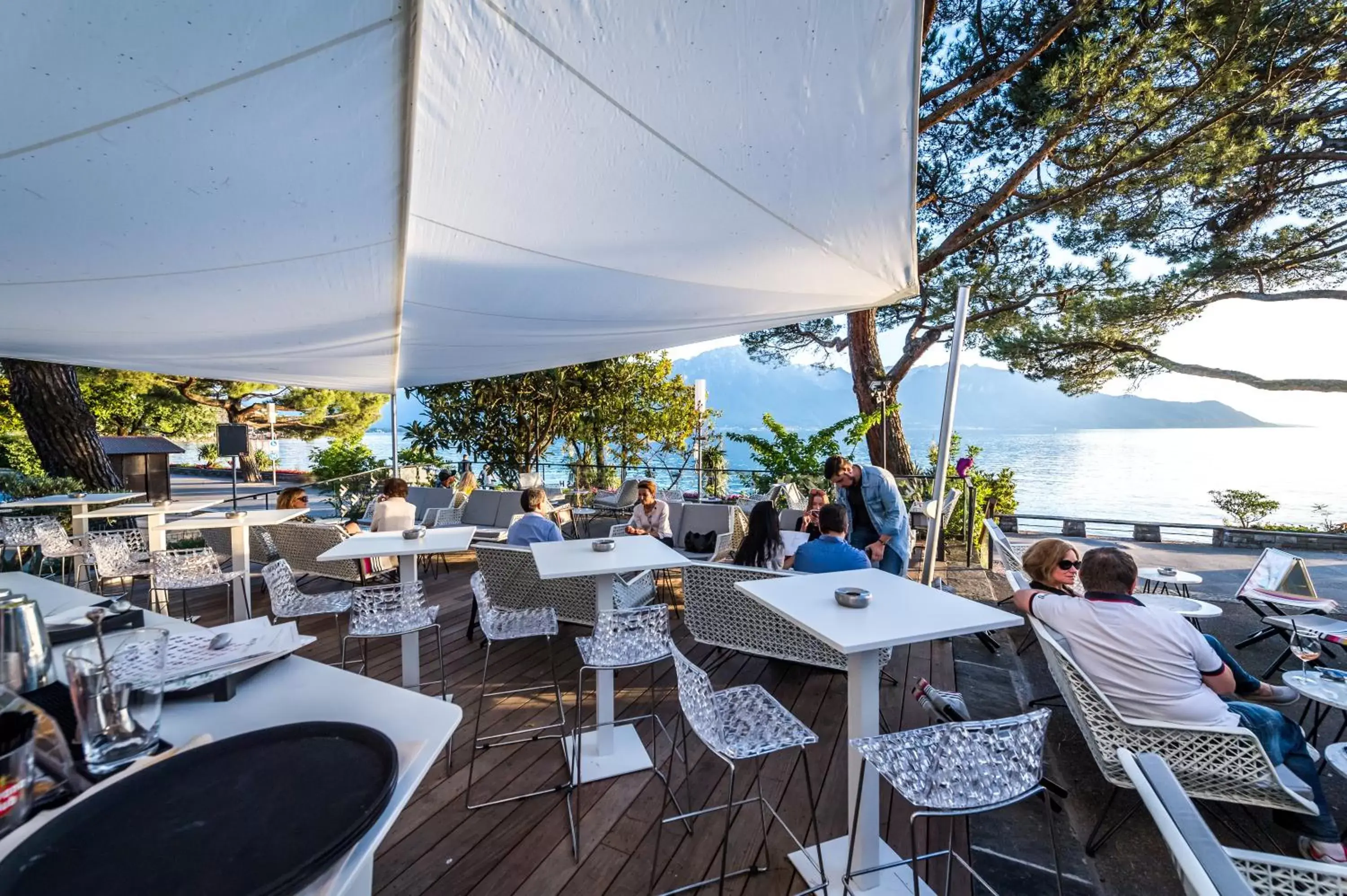 Lounge or bar, Restaurant/Places to Eat in Eurotel Montreux