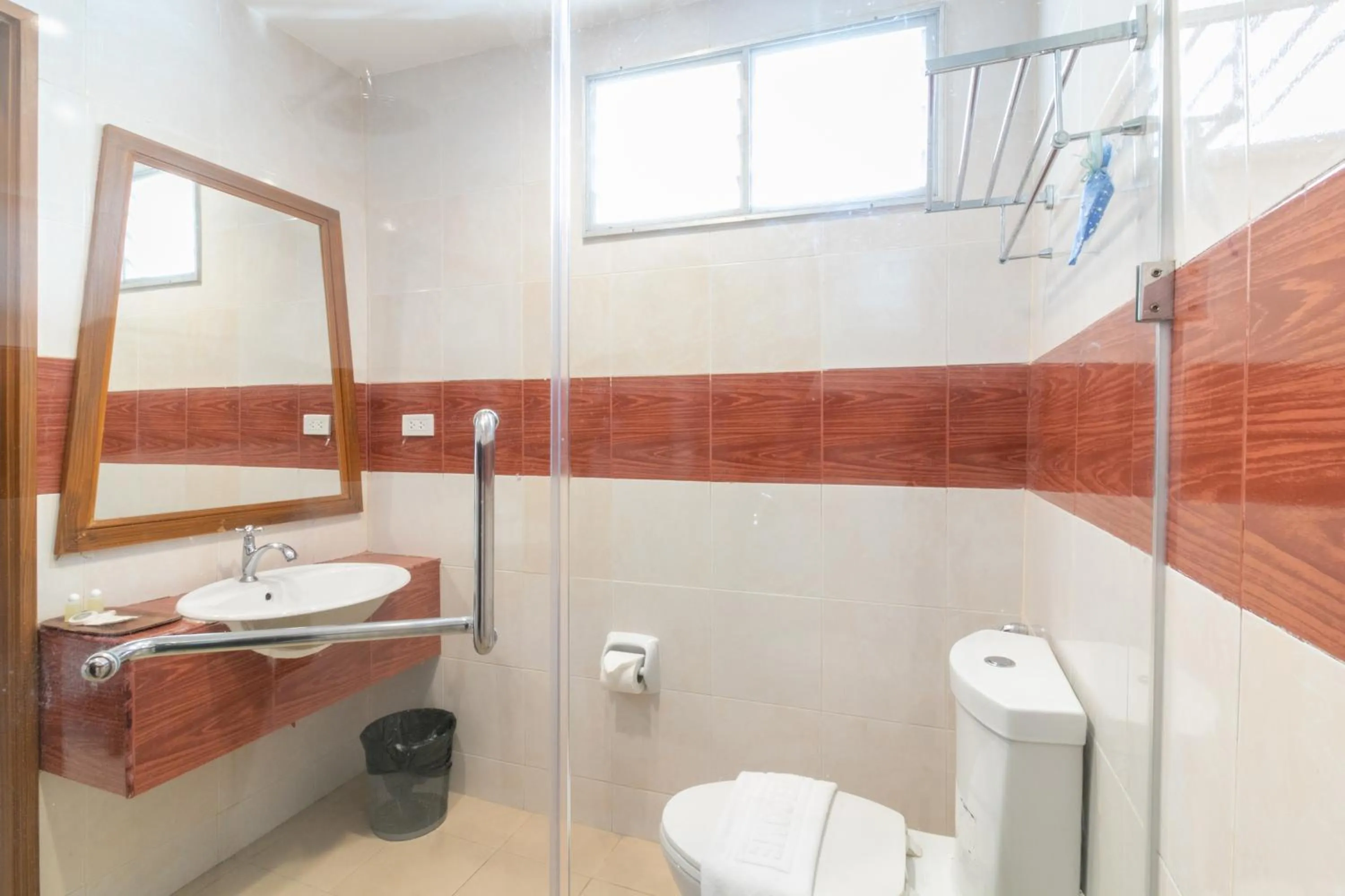 Bathroom in Lotus Hotel Patong