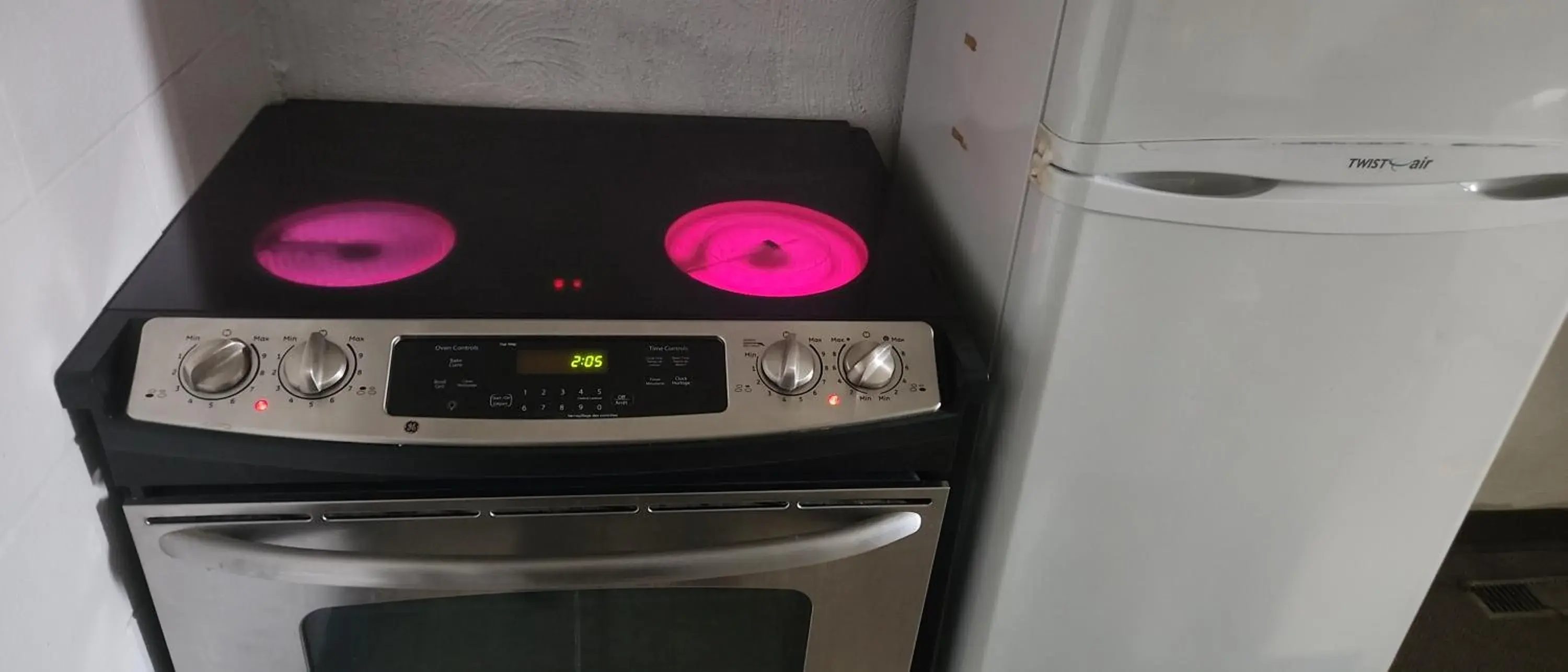 Kitchen/Kitchenette in Centennial Motel