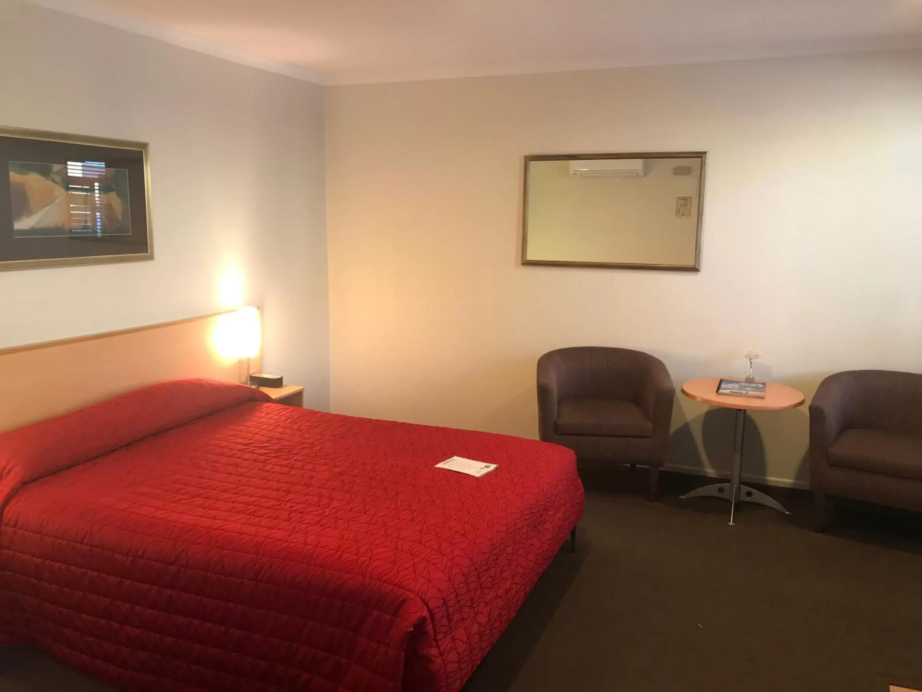 Bedroom, Bed in Harbour City Motor Inn & Conference