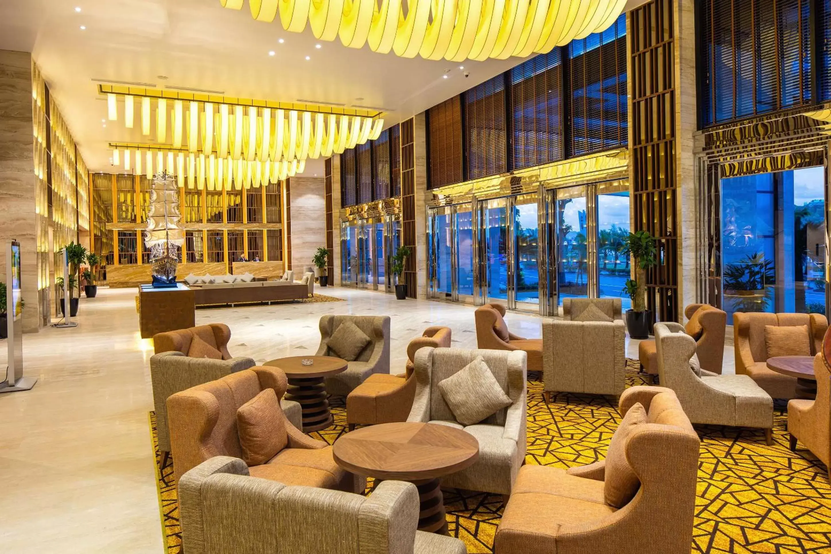 Lobby or reception, Lounge/Bar in Wyndham Legend Halong