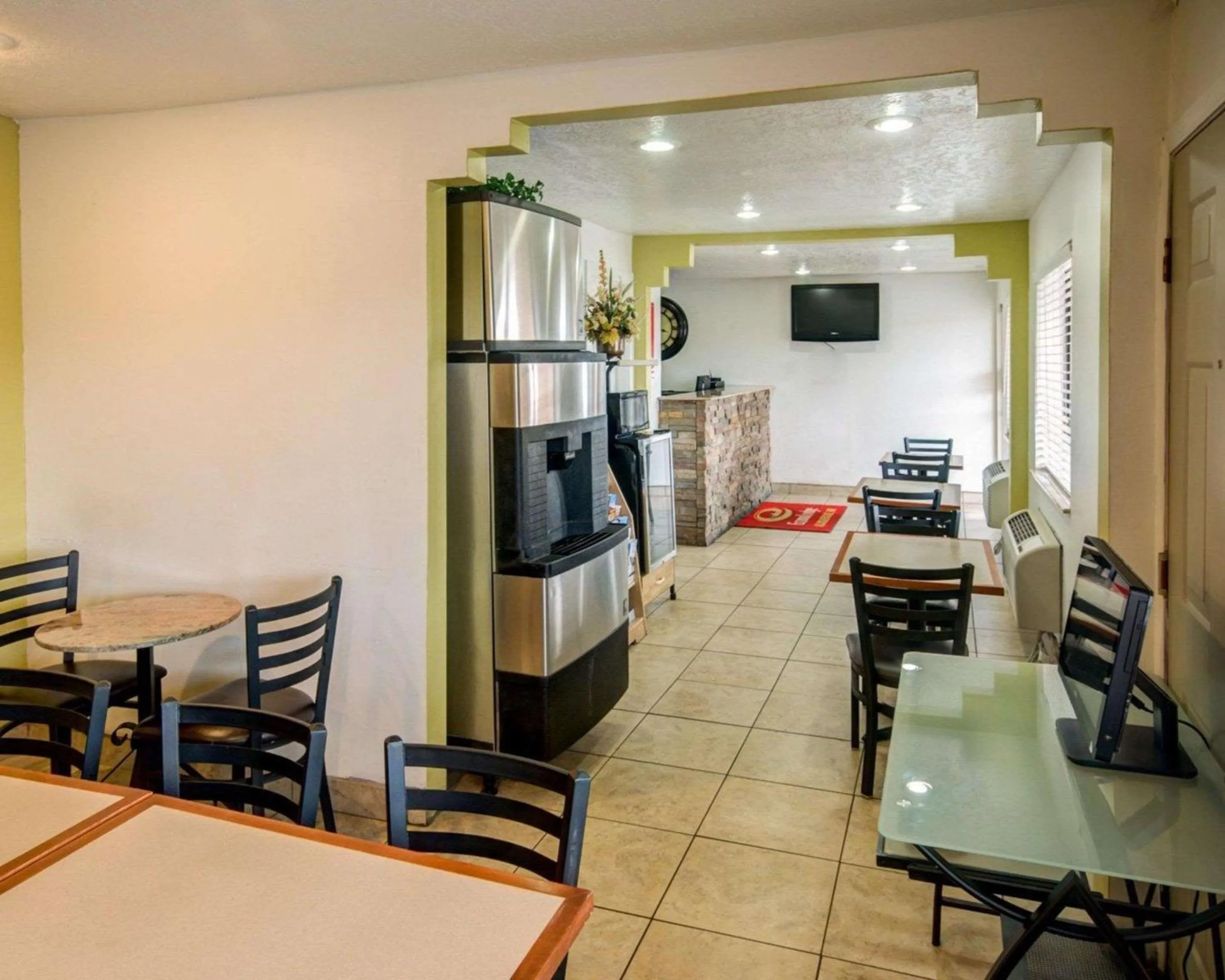 Breakfast in Econo Lodge Albuquerque East