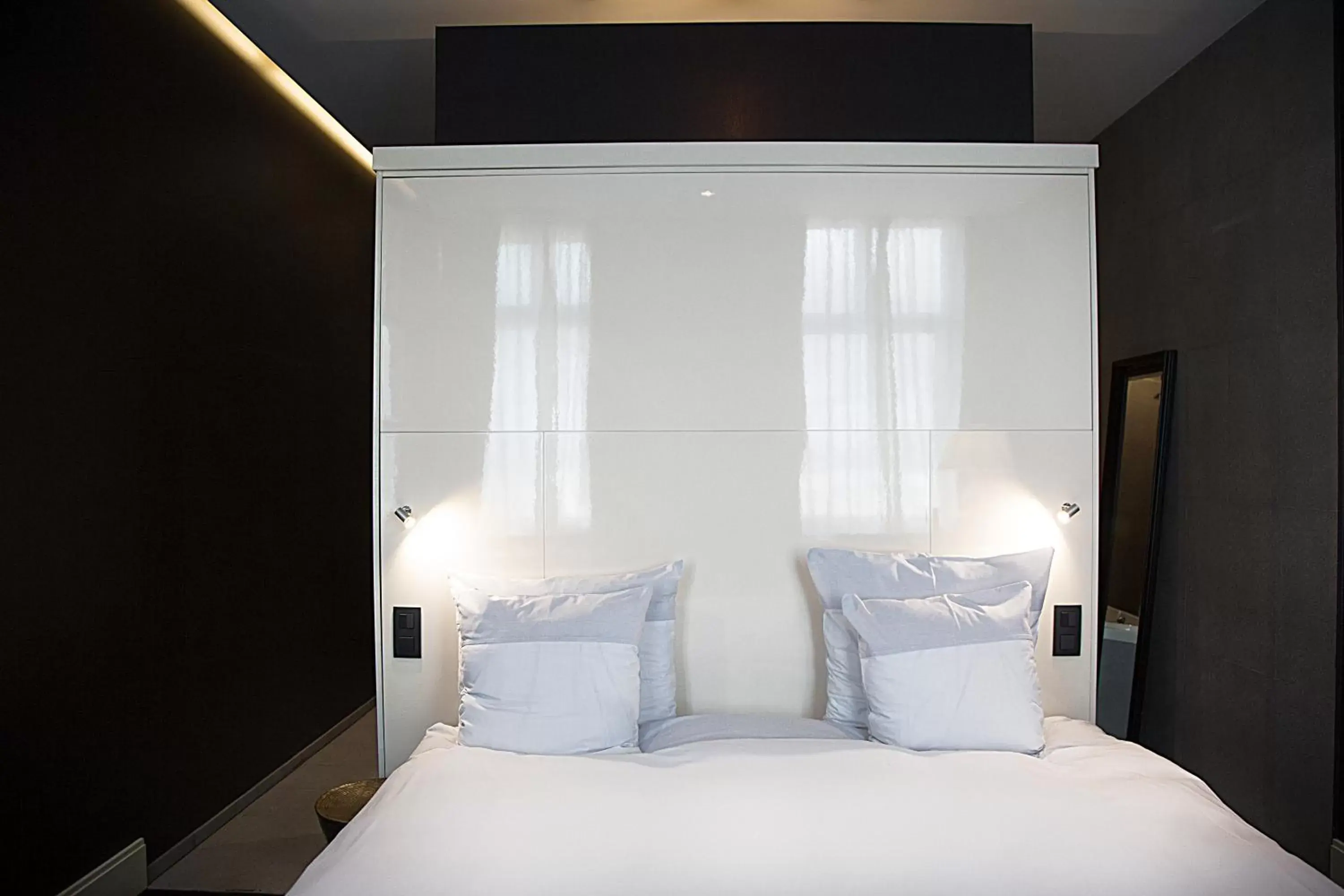 Property building, Bed in Hotel Les Nuits