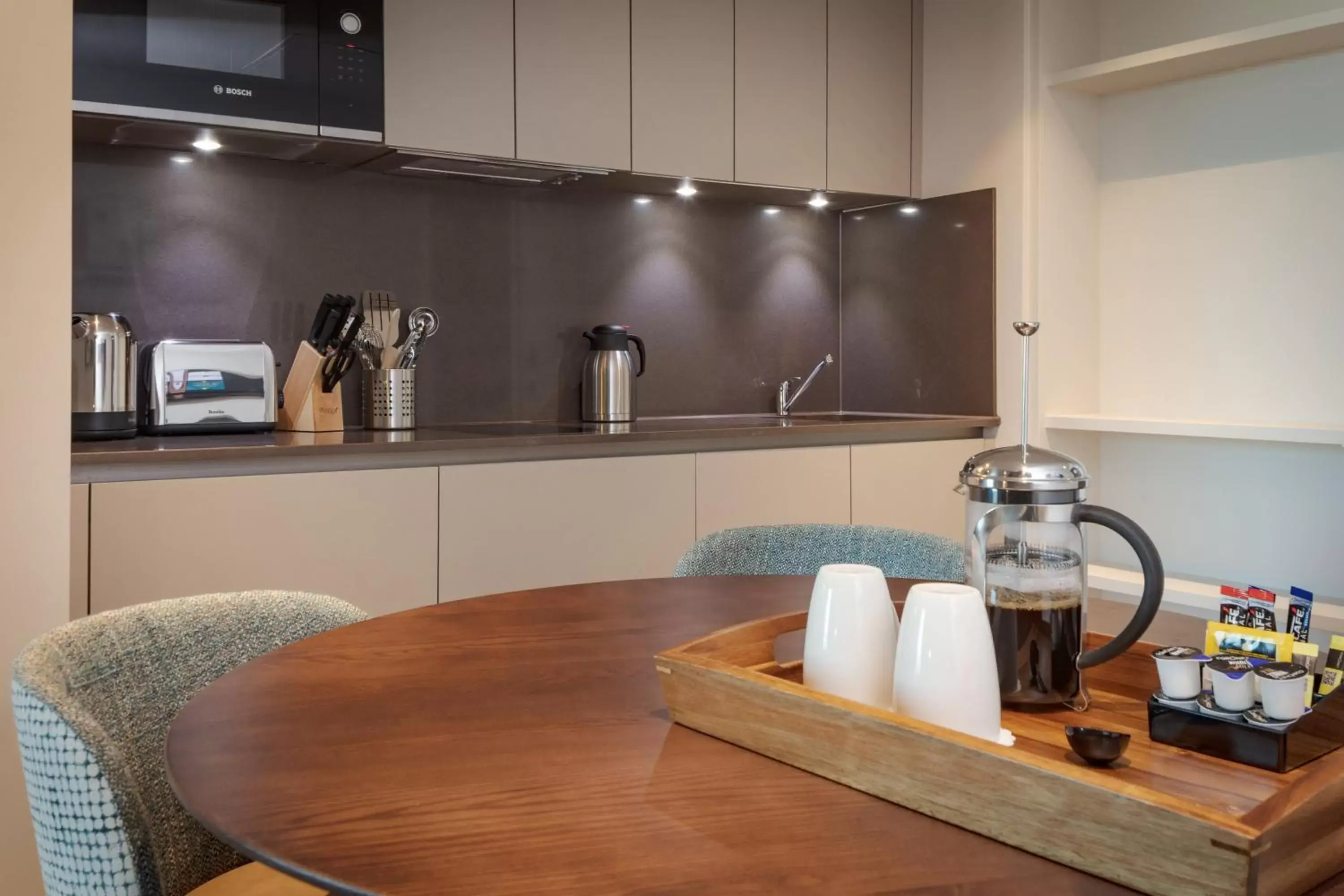 Coffee/tea facilities, Kitchen/Kitchenette in Staybridge Suites London Heathrow - Bath Road, an IHG Aparthotel