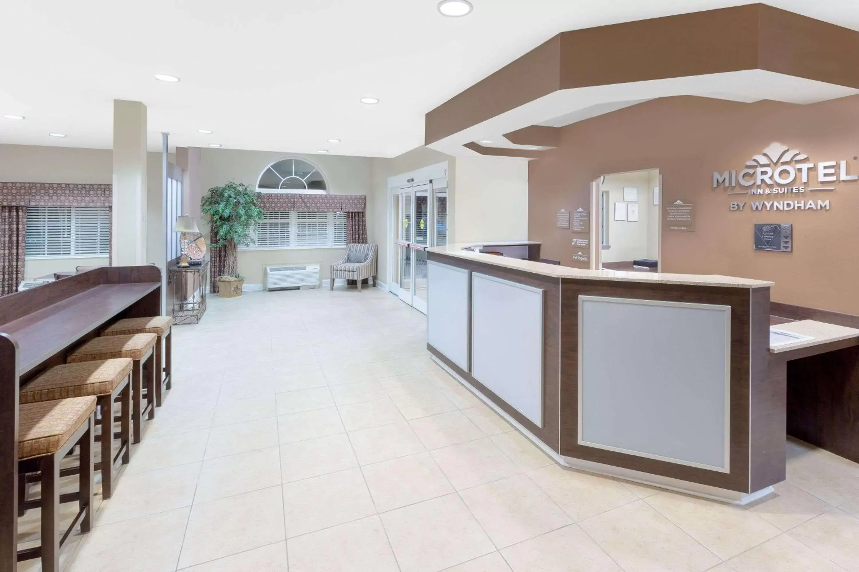 Lobby or reception in Microtel Inn & Suites by Wyndham Ozark