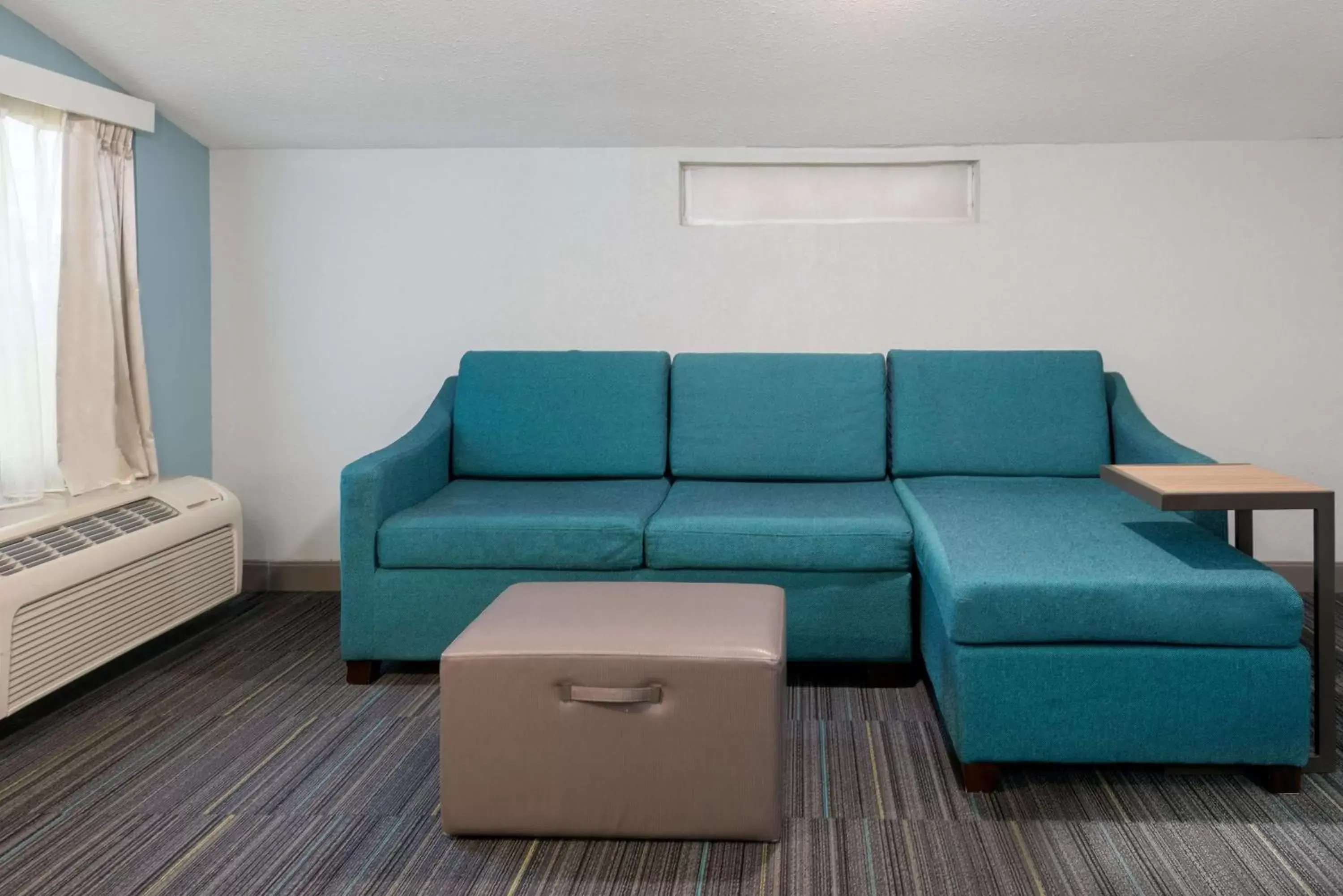 Living room, Seating Area in Hampton Inn Orlando Near Universal Blv/International Dr