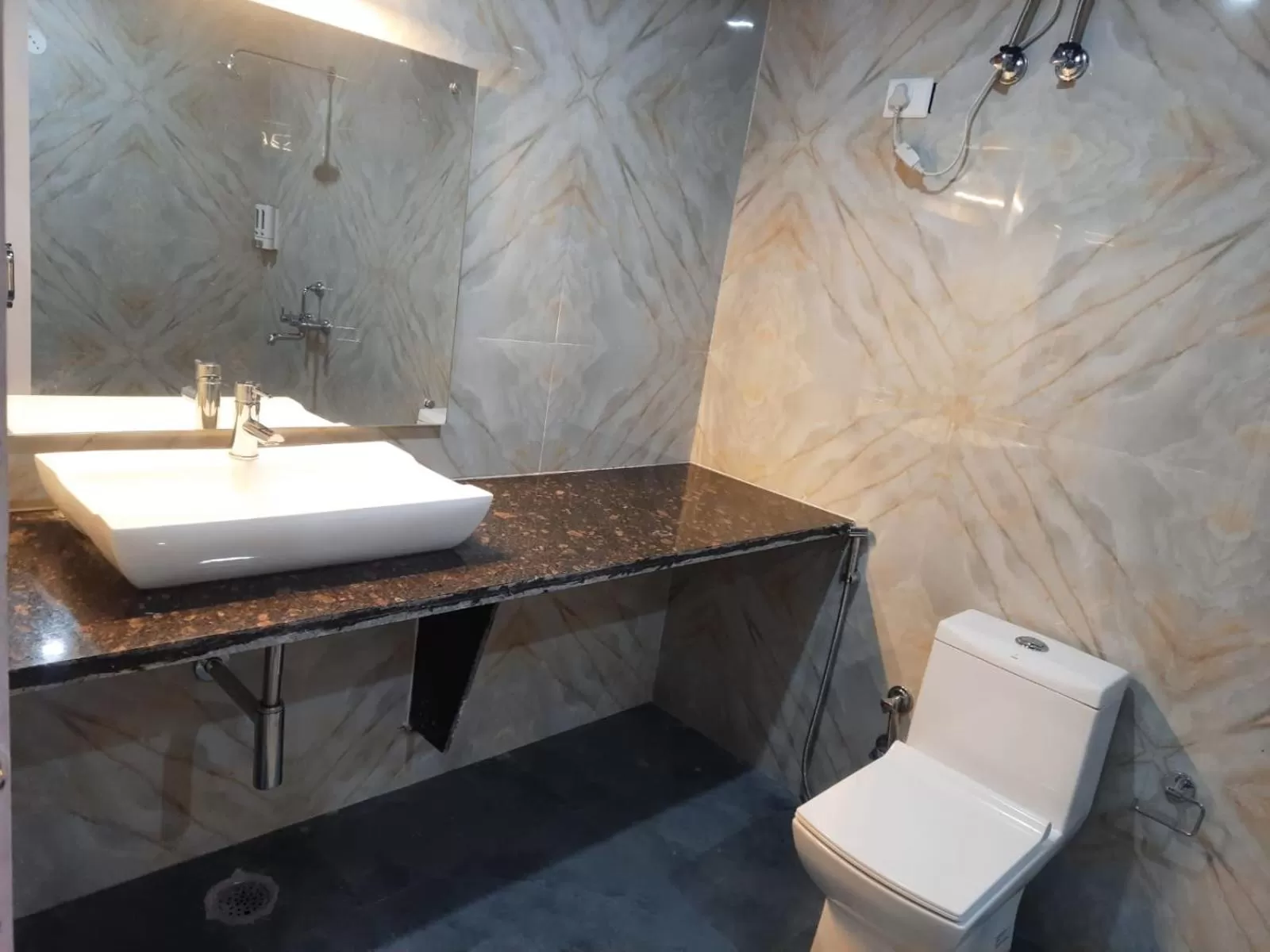 Bathroom in Blue Pine Orchards - Villas