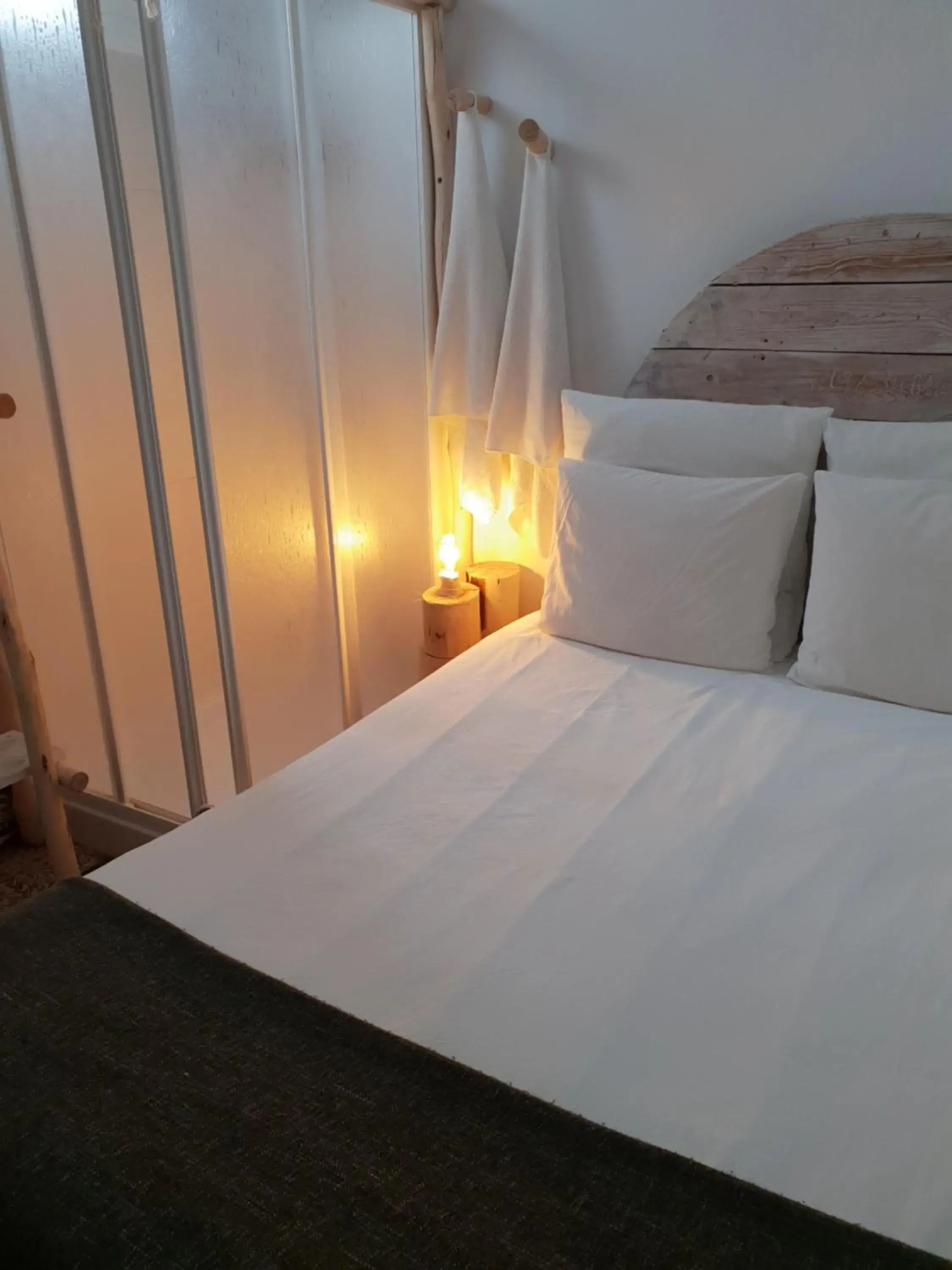 Standard Double Room with Shared Bathroom in Cactus Host