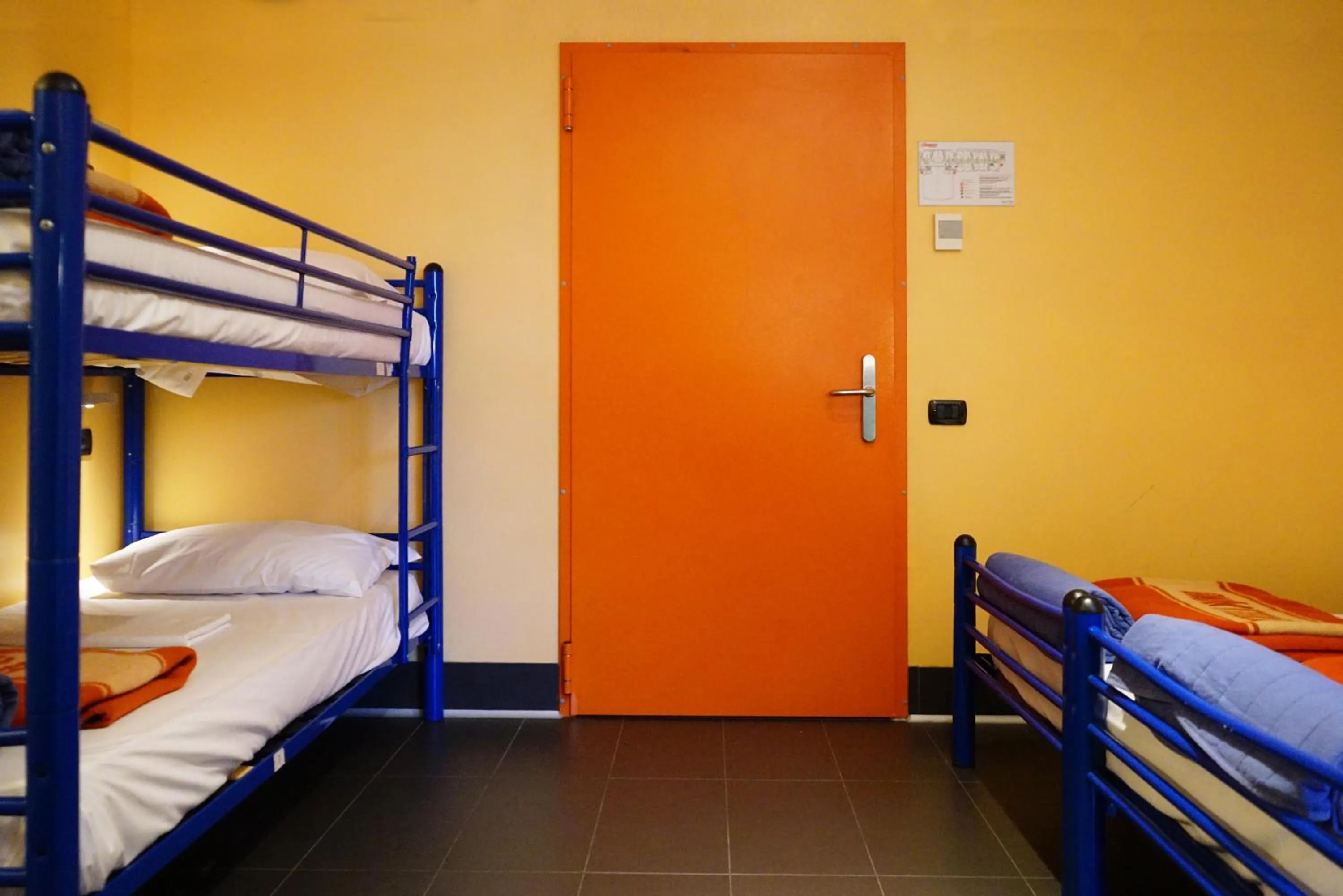 Bedroom, Bed in Hi! Ostello Milano