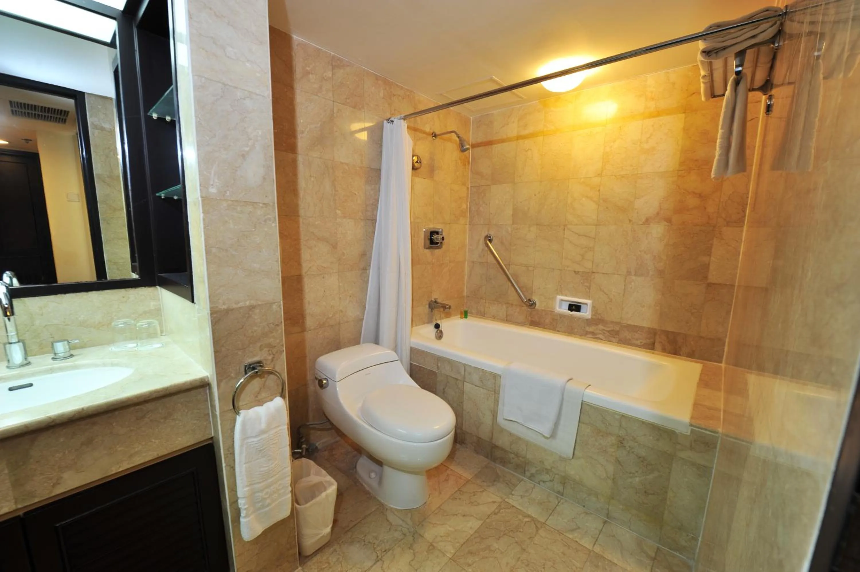 Bathroom in Hotel Borobudur Jakarta