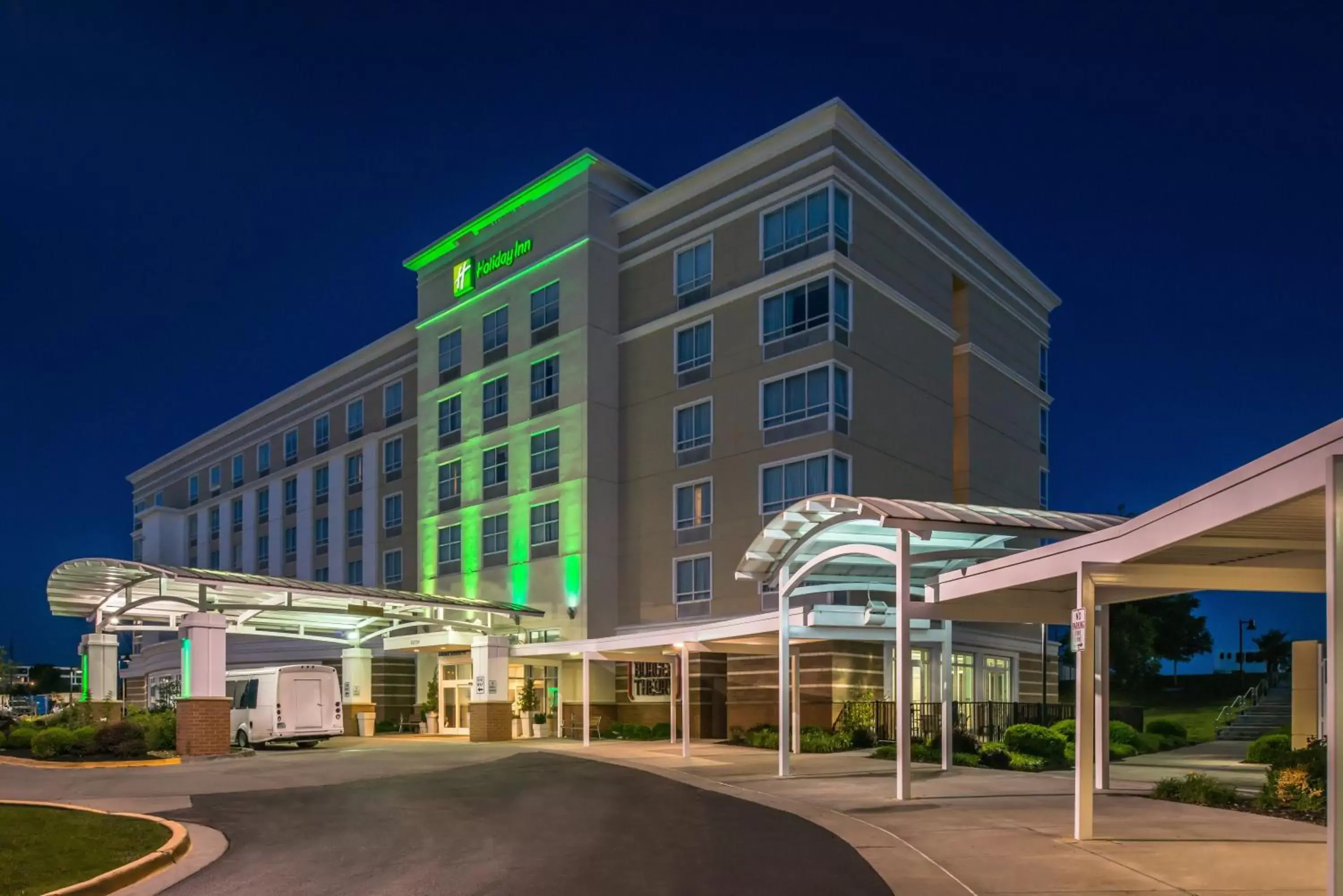 Property Building in Holiday Inn Kansas City Airport, an IHG Hotel