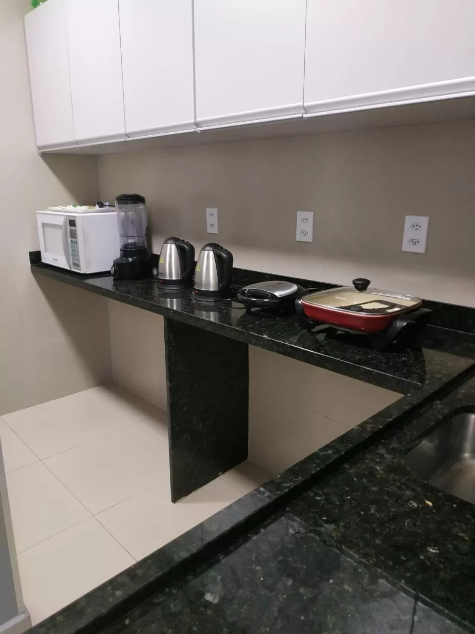 Communal kitchen in Foz Express Hotel Centro