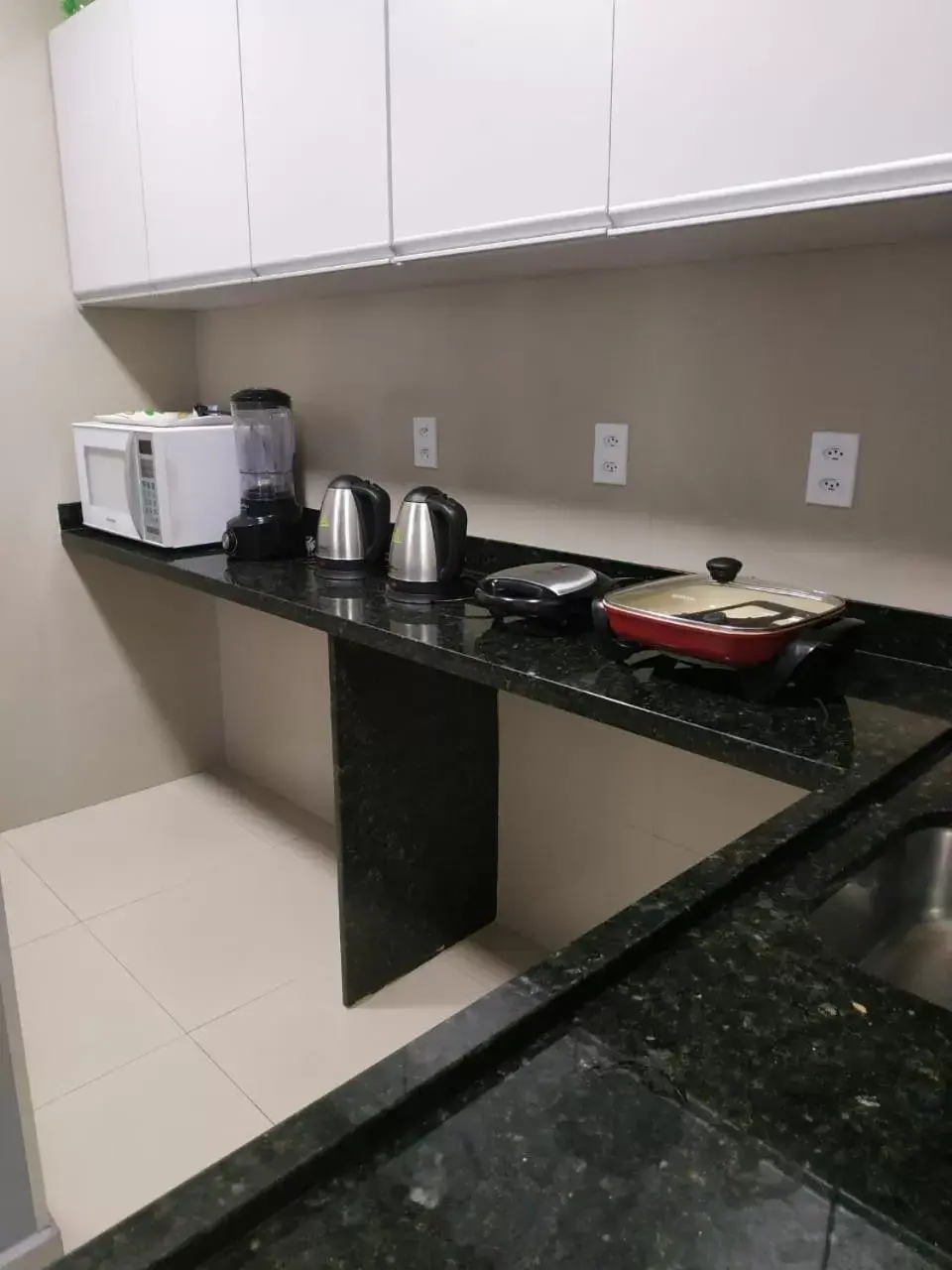 Communal kitchen, Kitchen/Kitchenette in Foz Express Hotel Centro