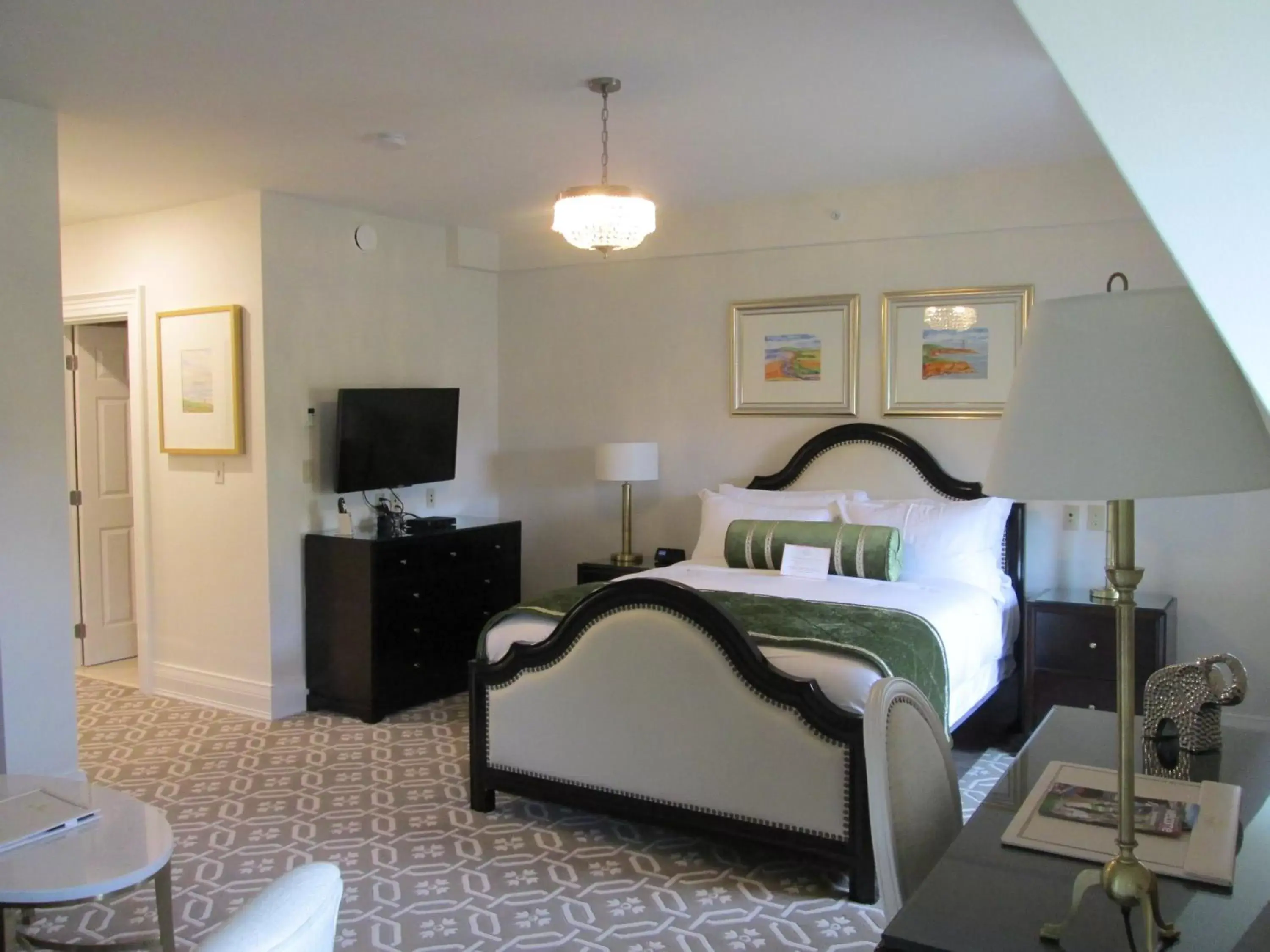 Executive Queen Room in Sydney Boutique Inn & Suites Executive Queen Room in Sydney Boutique Inn & Suites