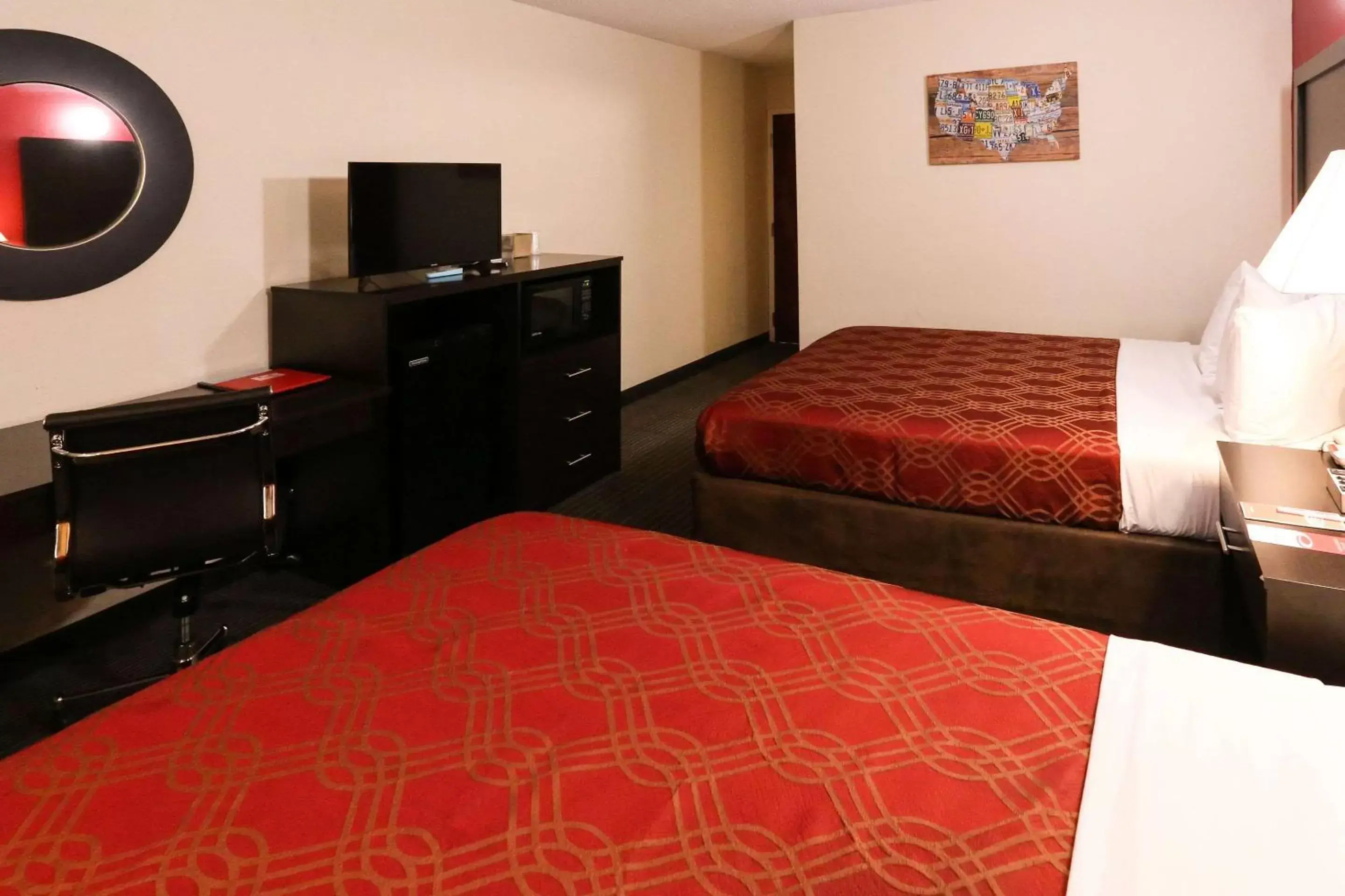 Photo of the whole room, Bed in Econo Lodge Inn and Suites Greenville