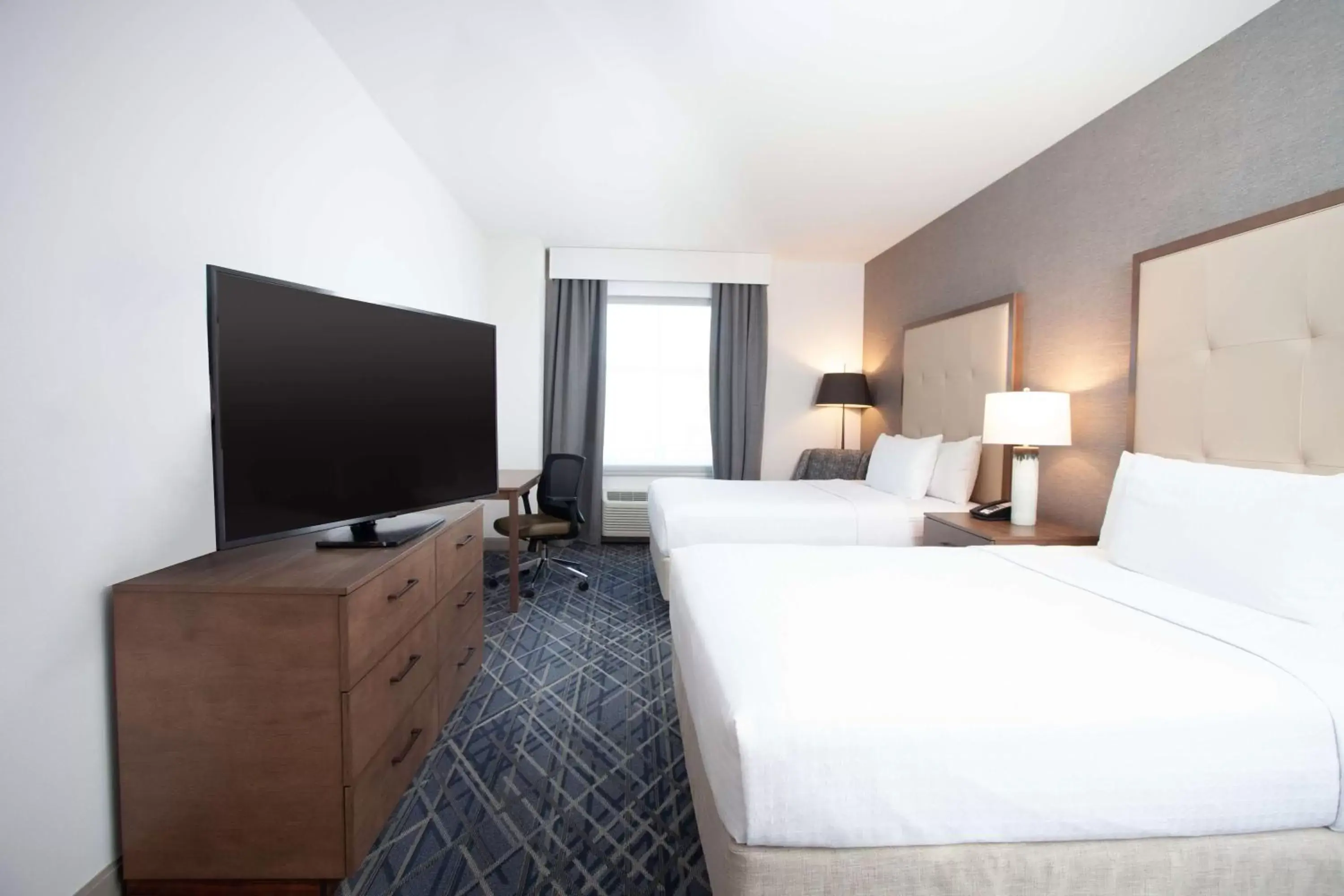 Bed, TV/Entertainment Center in Homewood Suites By Hilton Broomfield Boulder