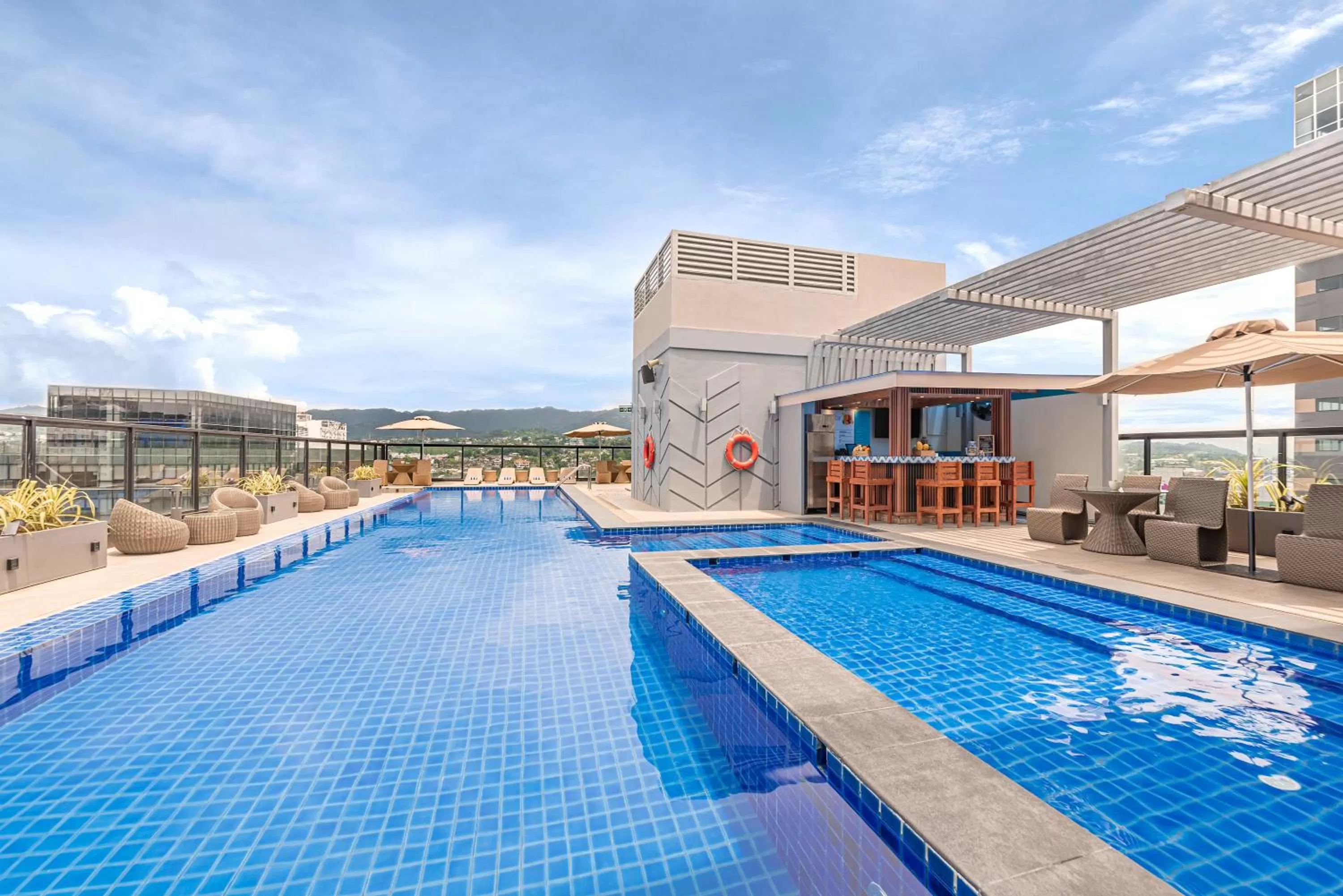 Swimming pool in Seda Central Bloc Cebu