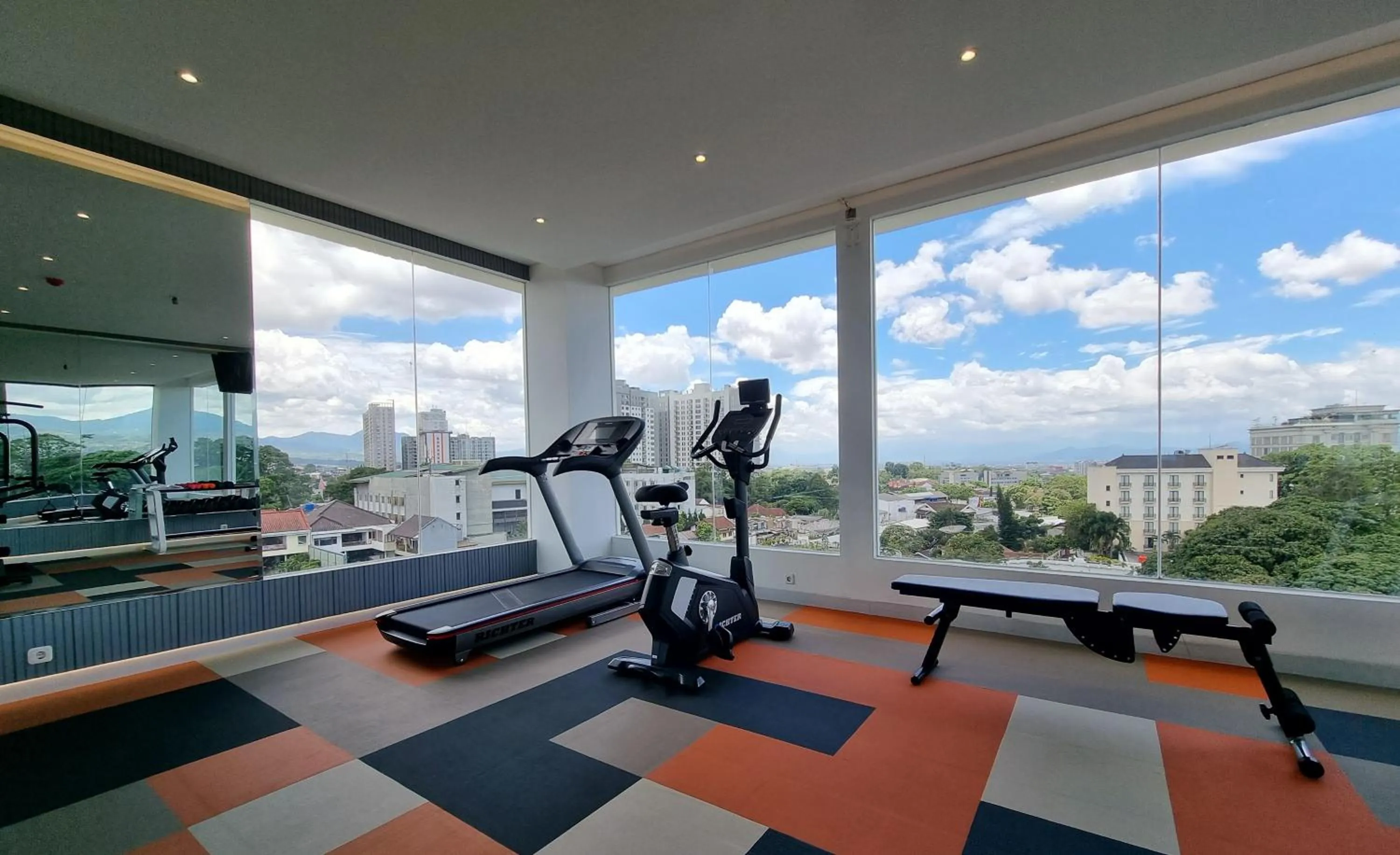 Fitness centre/facilities in Hemangini Hotel Bandung