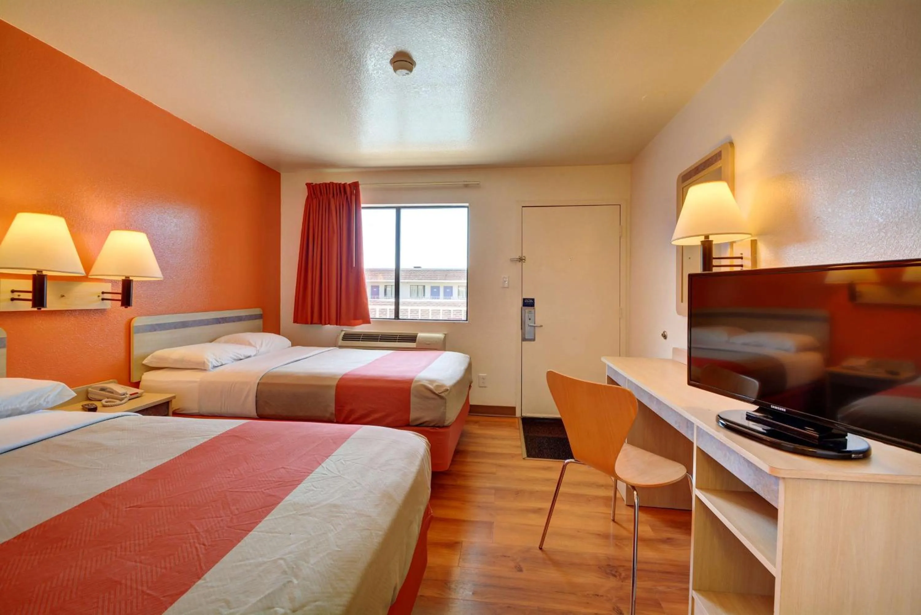 Double Room - Disability Access - Roll In Shower in Motel 6-Windsor Locks, CT - Hartford