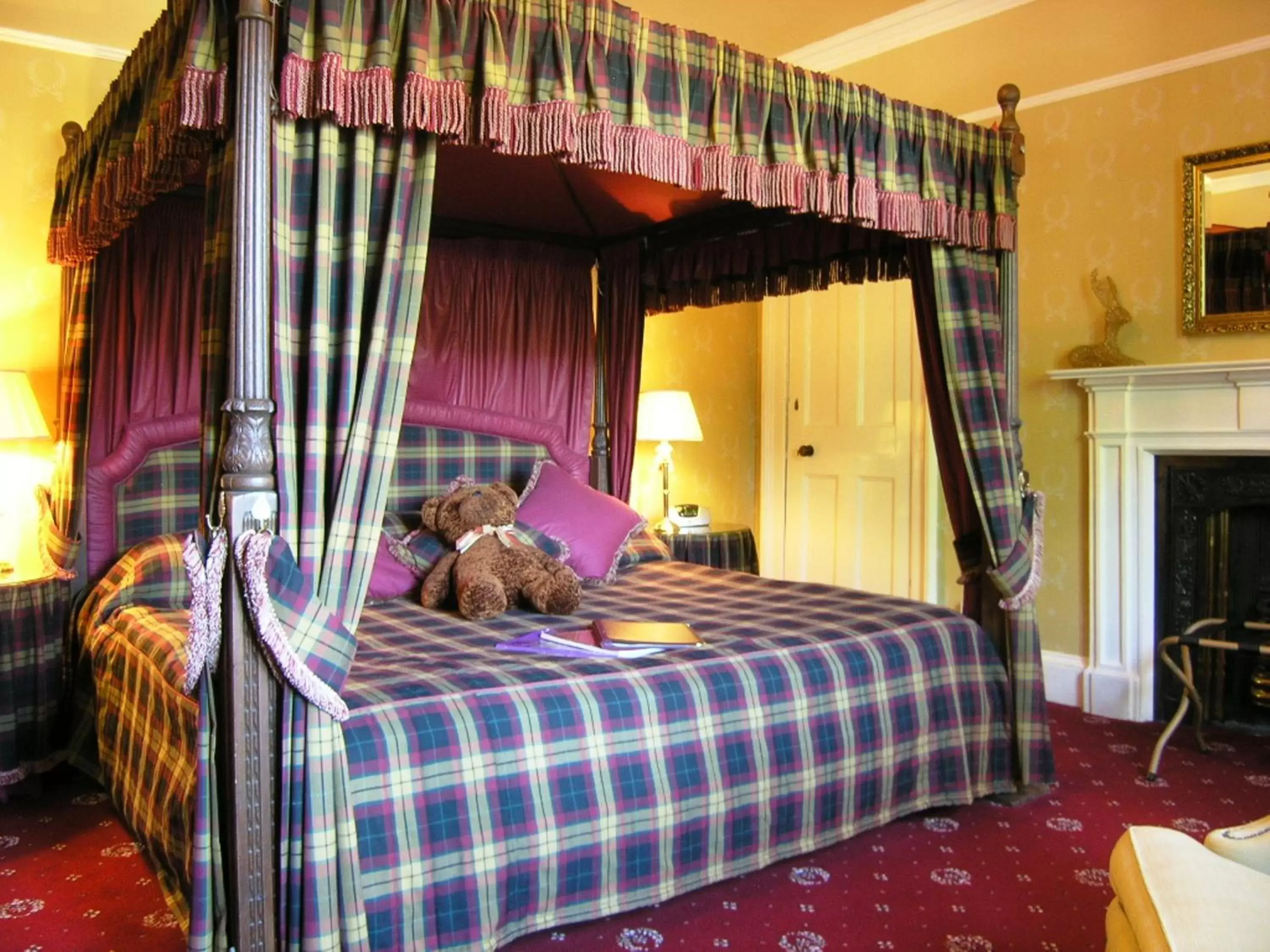 Bedroom, Bed in Atholl Arms