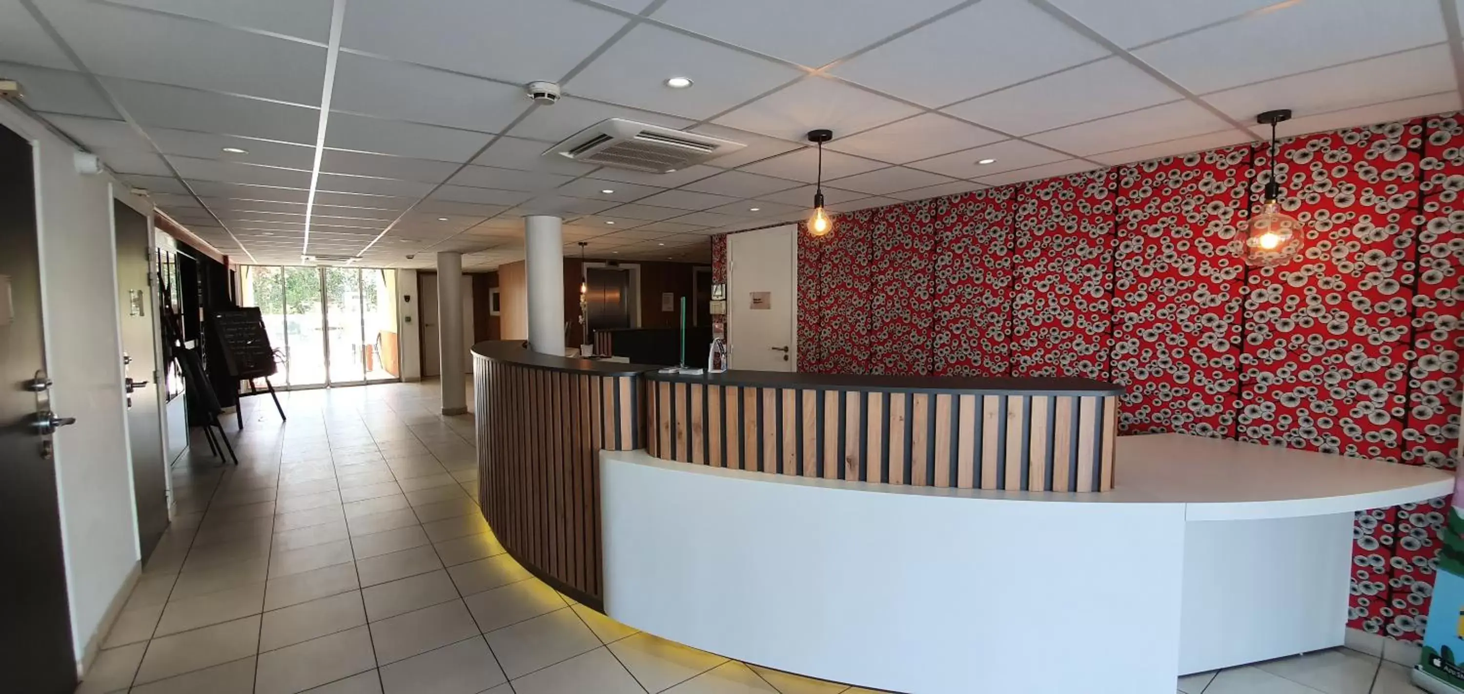 Facade/entrance in Kyriad Aix Les Milles - Plan de Campagne Facade/entrance in Kyriad Aix Les Milles - Plan de Campagne