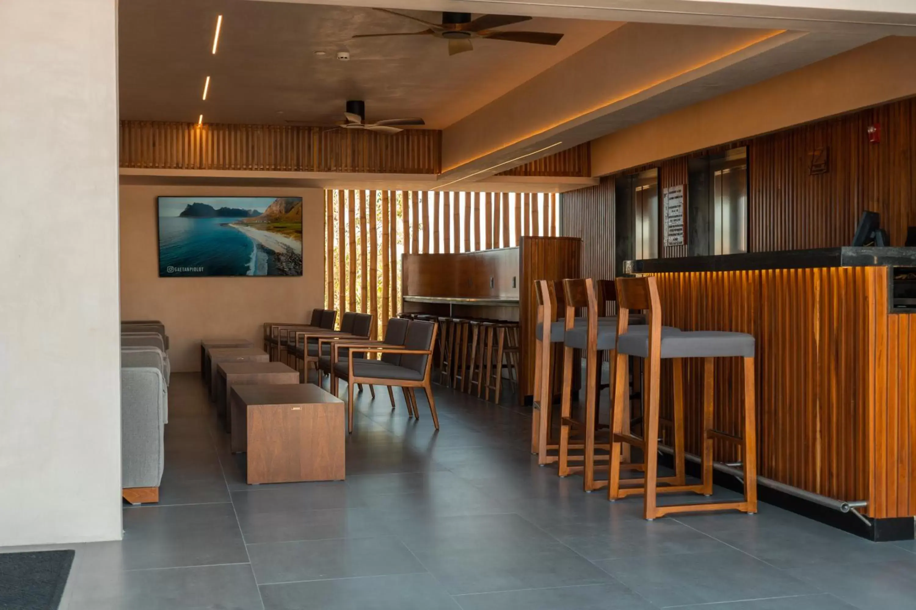 Lounge or bar in Hive Cancun by G Hotels