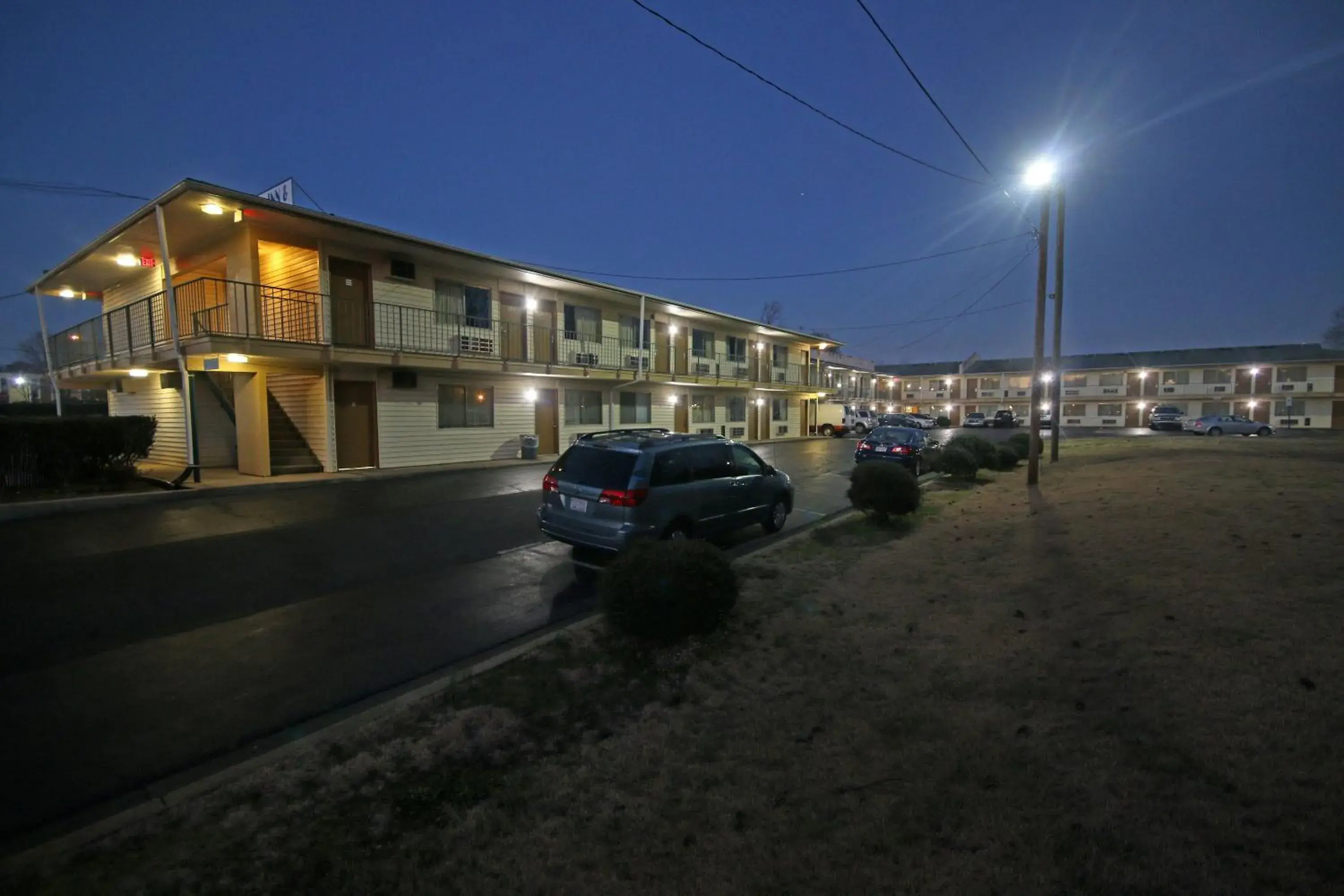 Property Building in Royal Inn and Suites Charlotte Airport