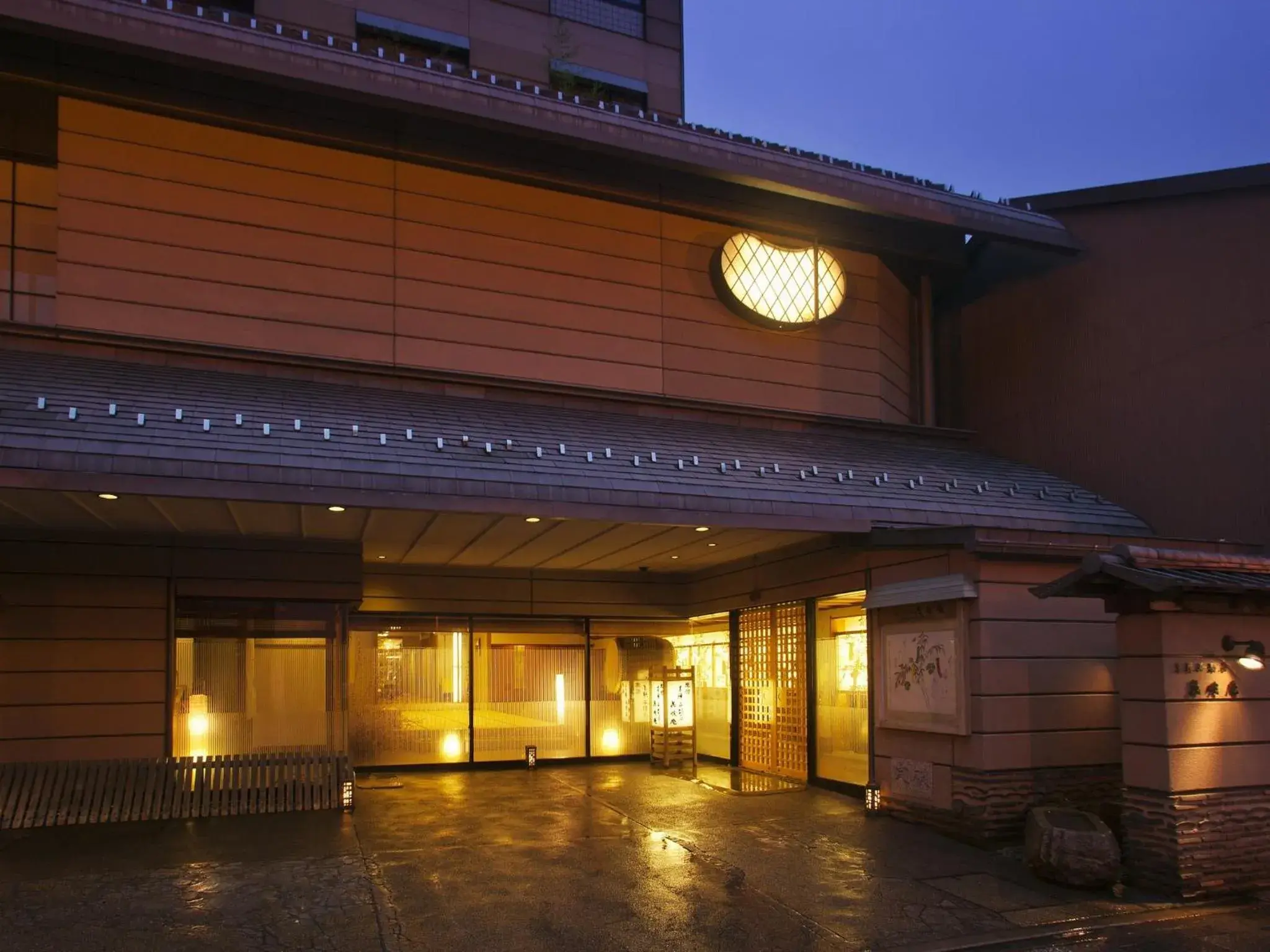 Facade/entrance, Property Building in Honjin Hiranoya Kachoan