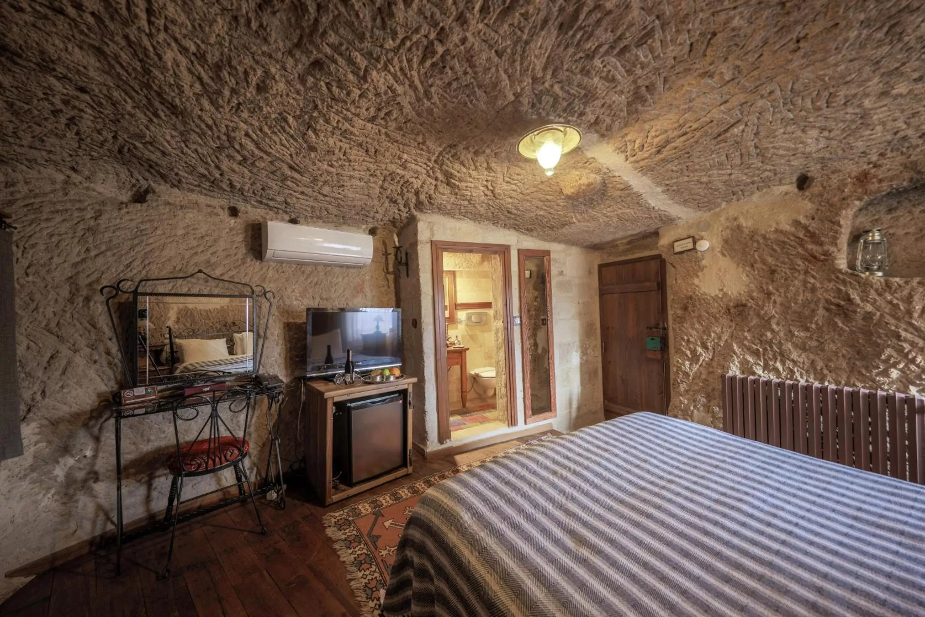 TV and multimedia, TV/Entertainment Center in Kelebek Special Cave Hotel & Spa