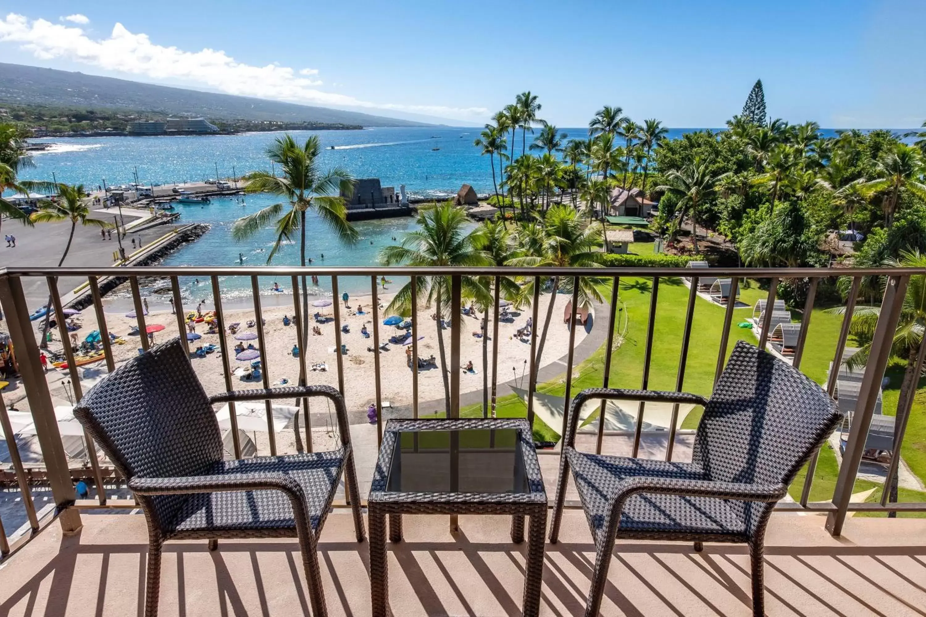 Photo of the whole room, Balcony/Terrace in Courtyard by Marriott King Kamehameha's Kona Beach Hotel